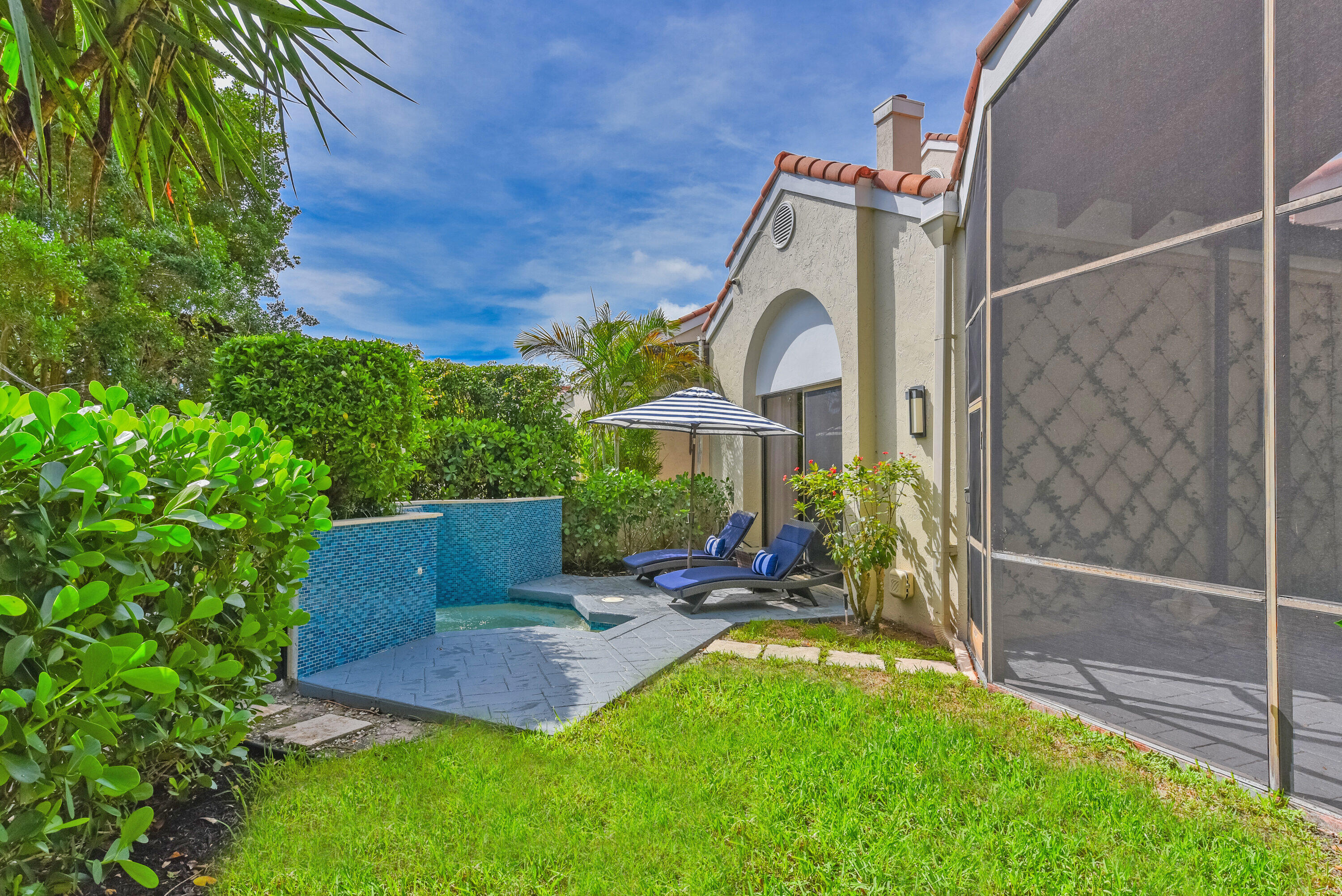 7493 Campo Florido