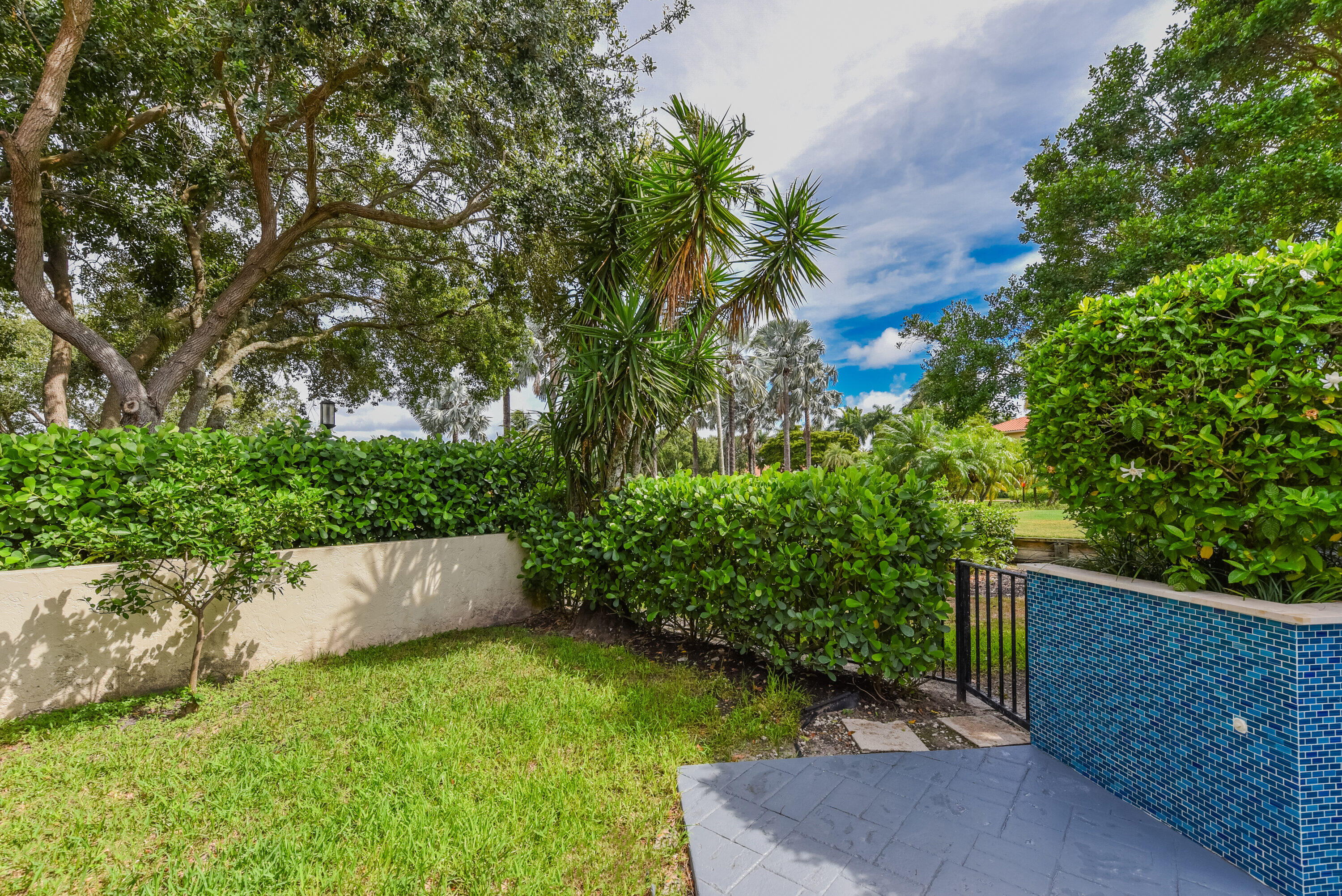 7493 Campo Florido
