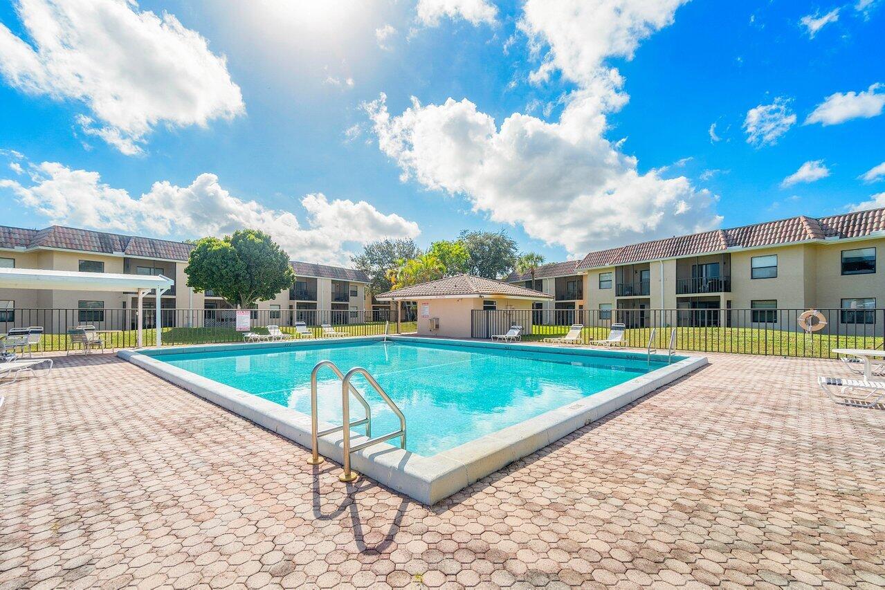 6736 Palmetto Circle S 105