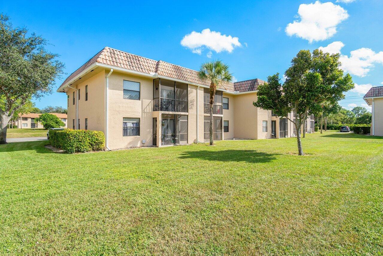 6736 Palmetto Circle S 105