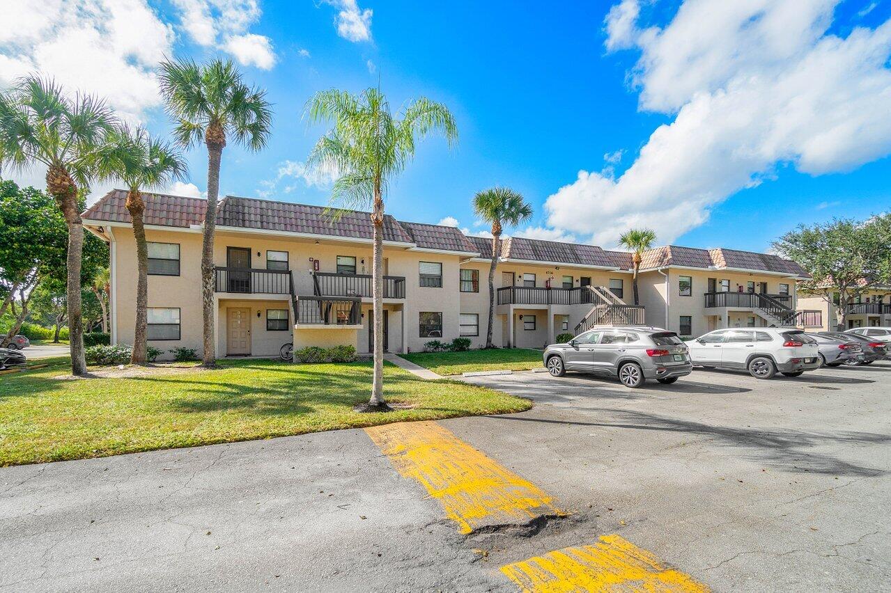 6736 Palmetto Circle S 105