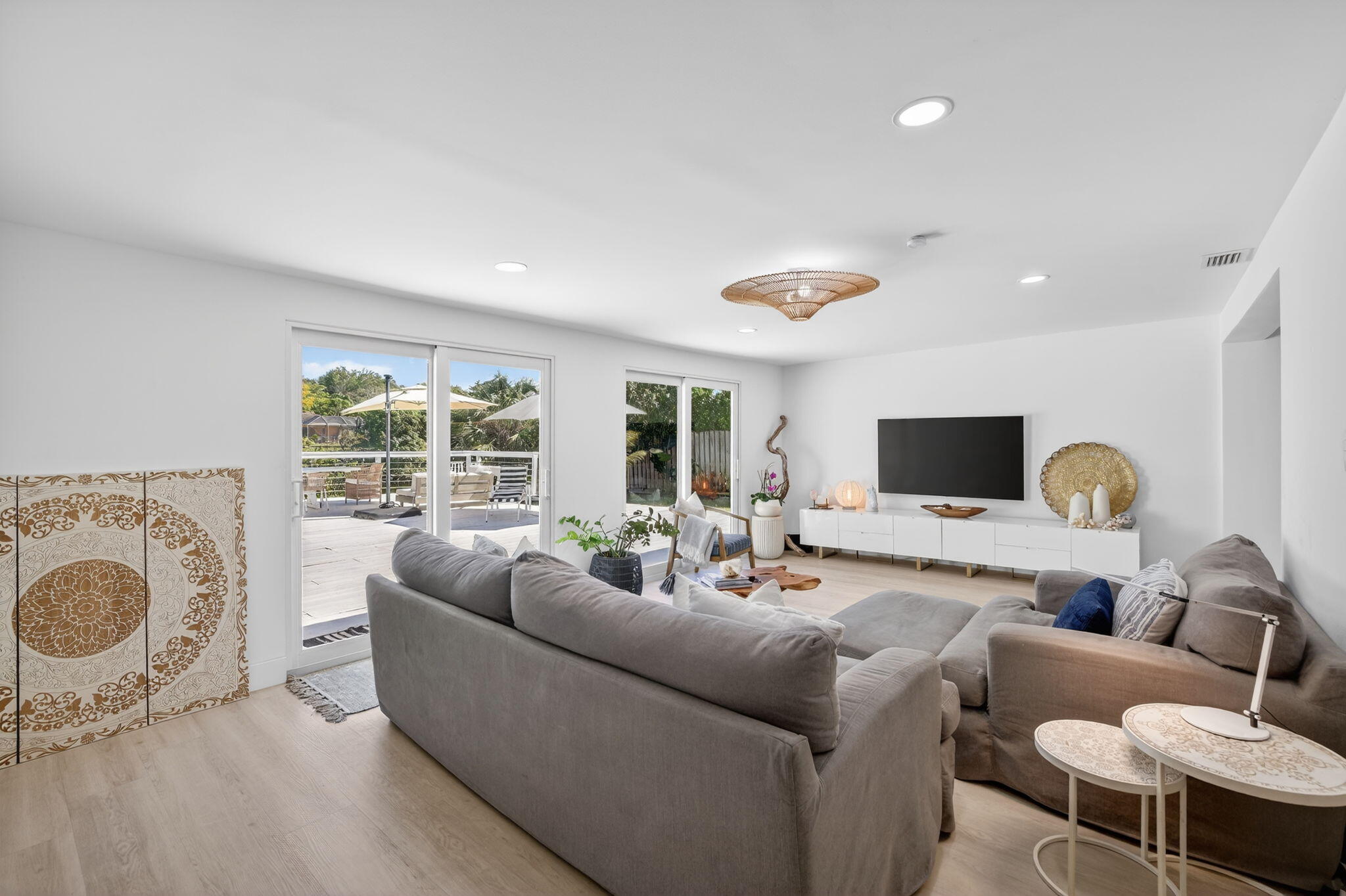 876 NW 6th Avenue