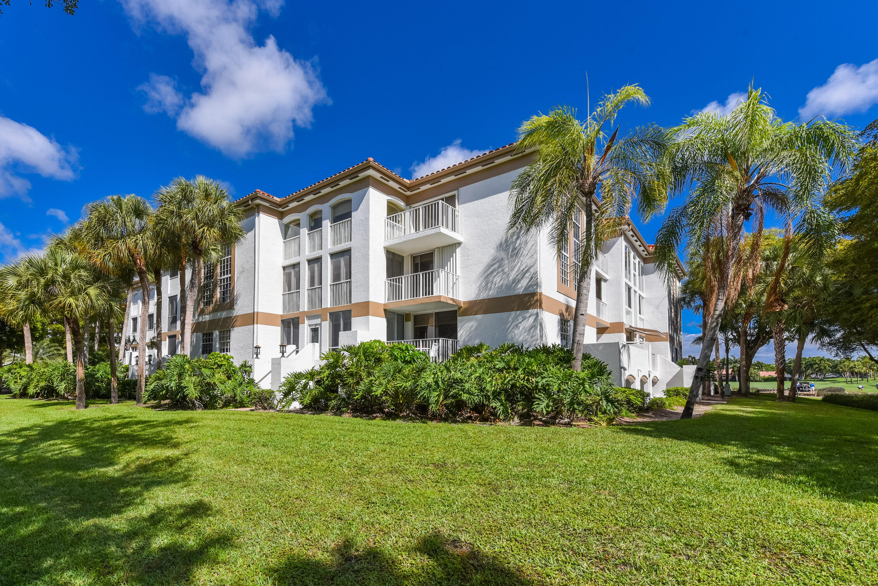 7369 Orangewood Lane 301