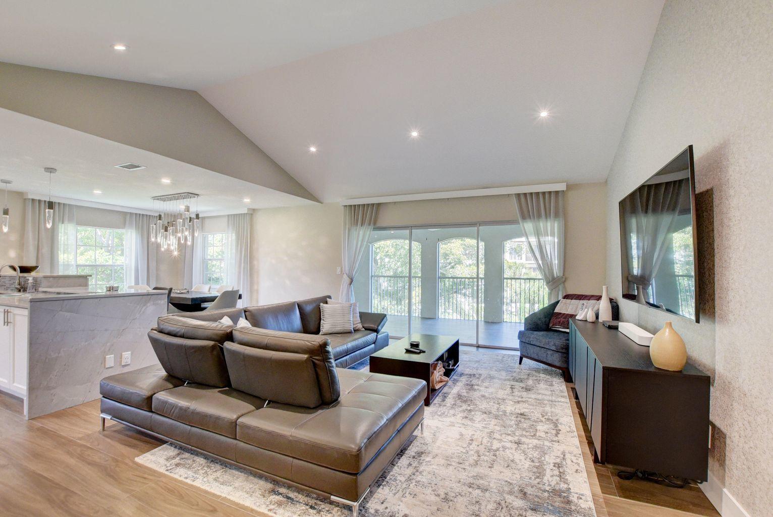 7369 Orangewood Lane 301