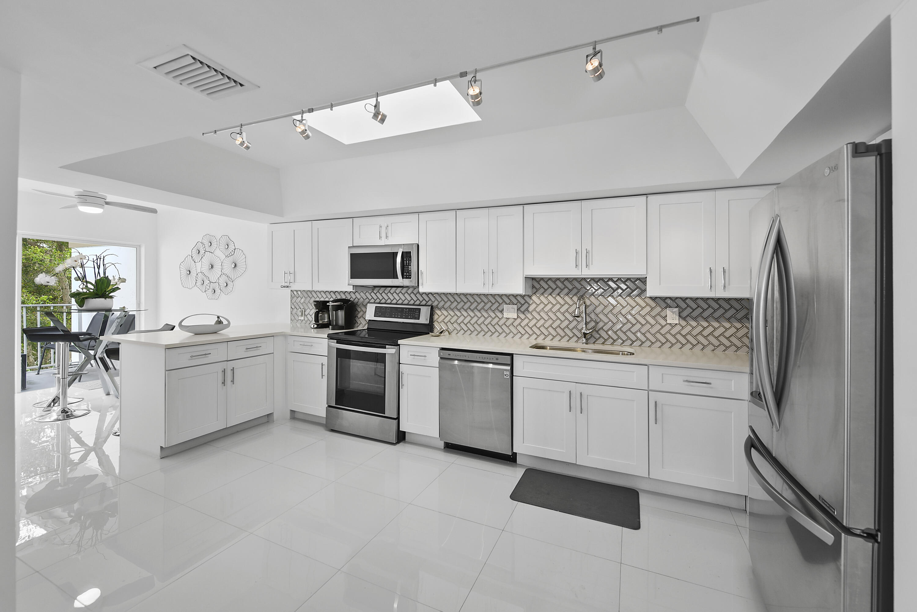 7369 Orangewood Lane 303