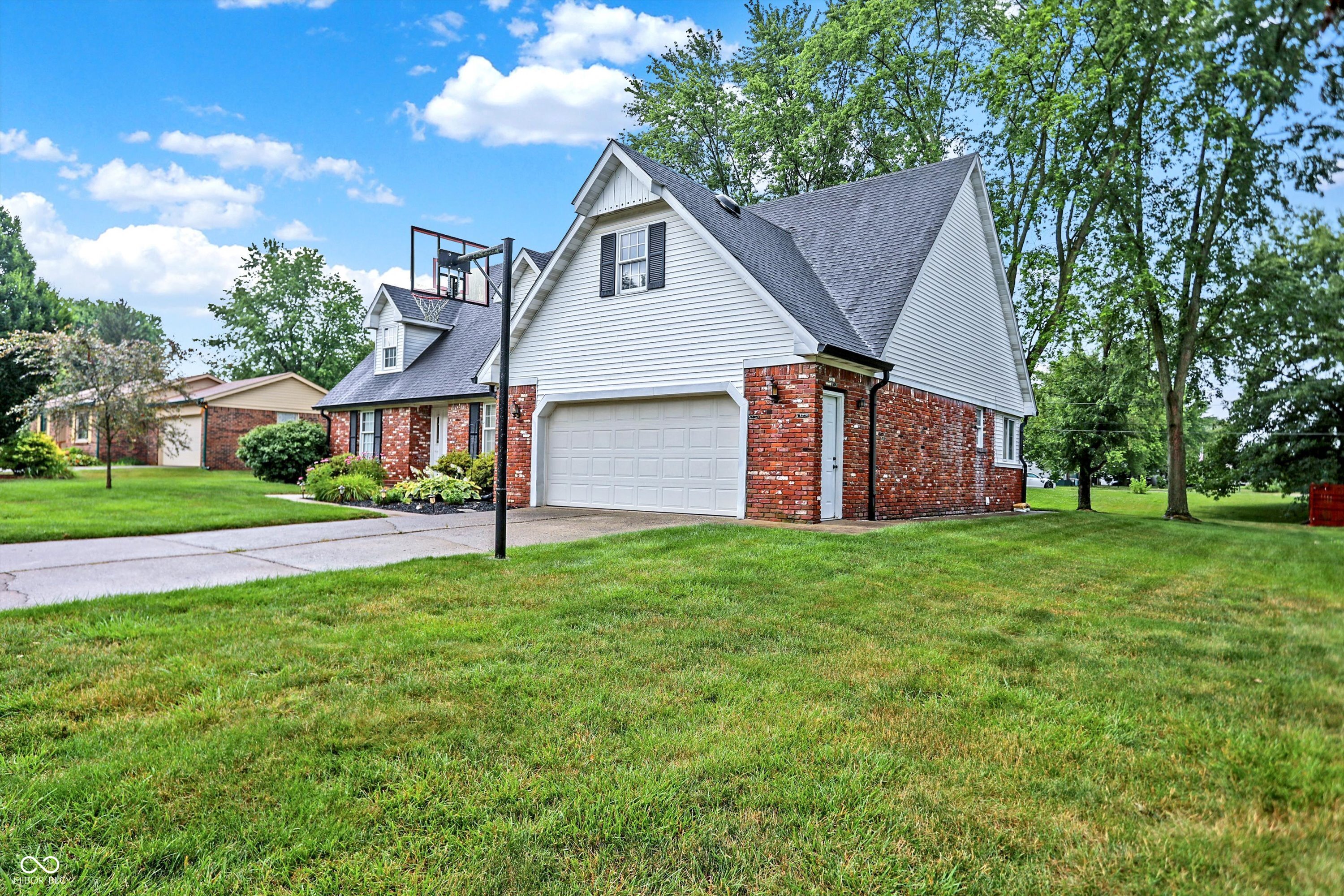 715 Queenswood Drive