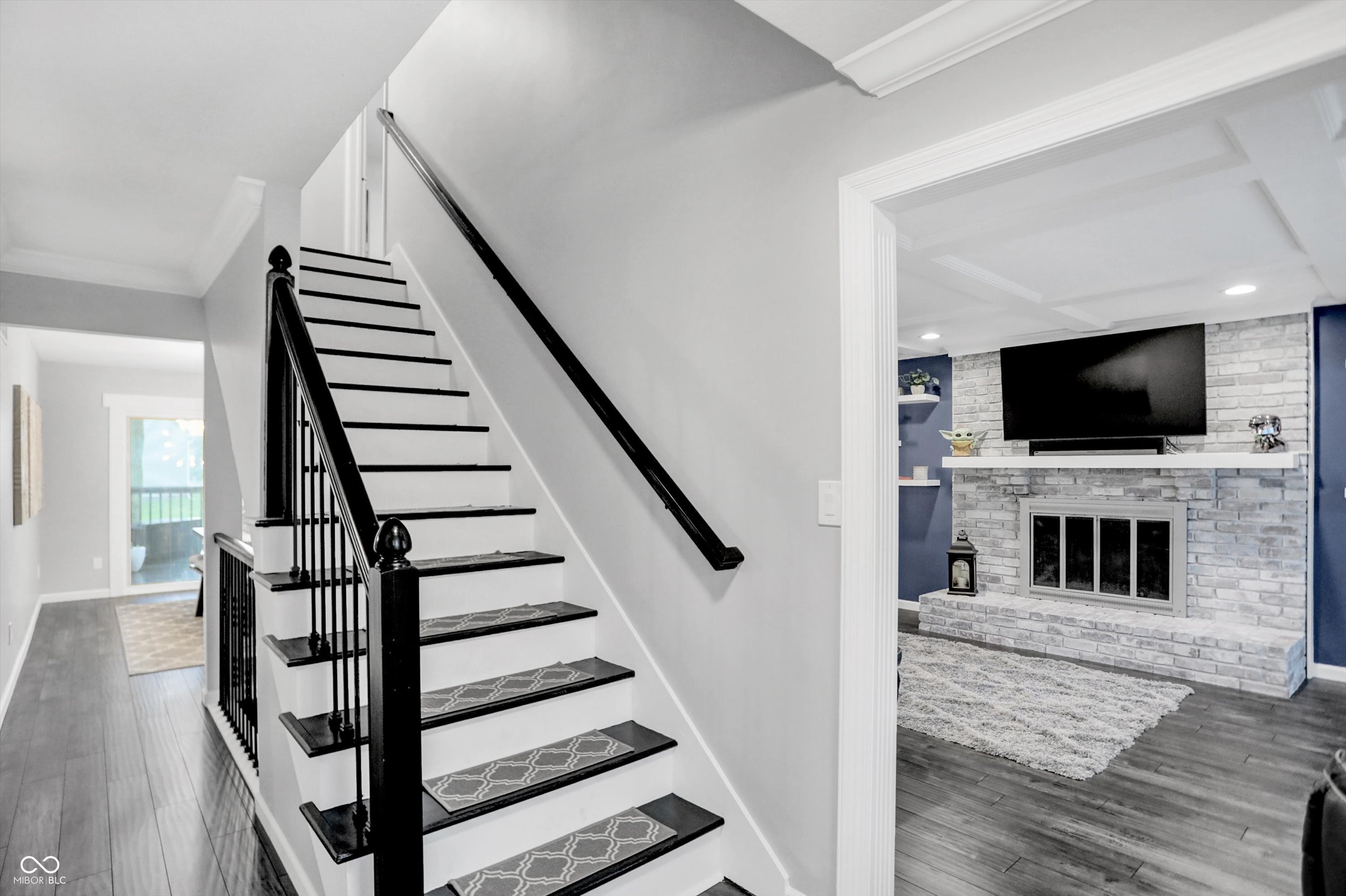 715 Queenswood Drive