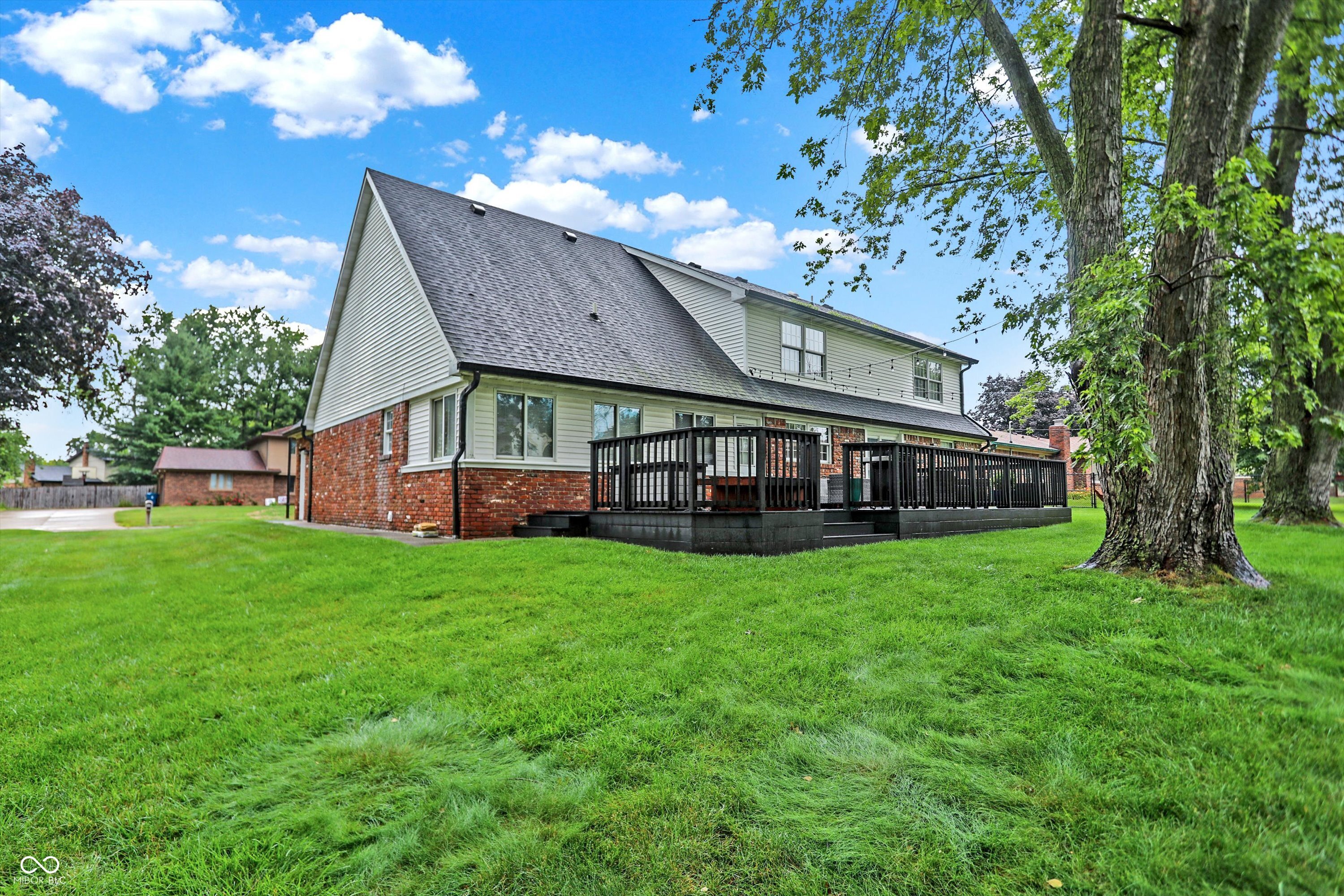 715 Queenswood Drive