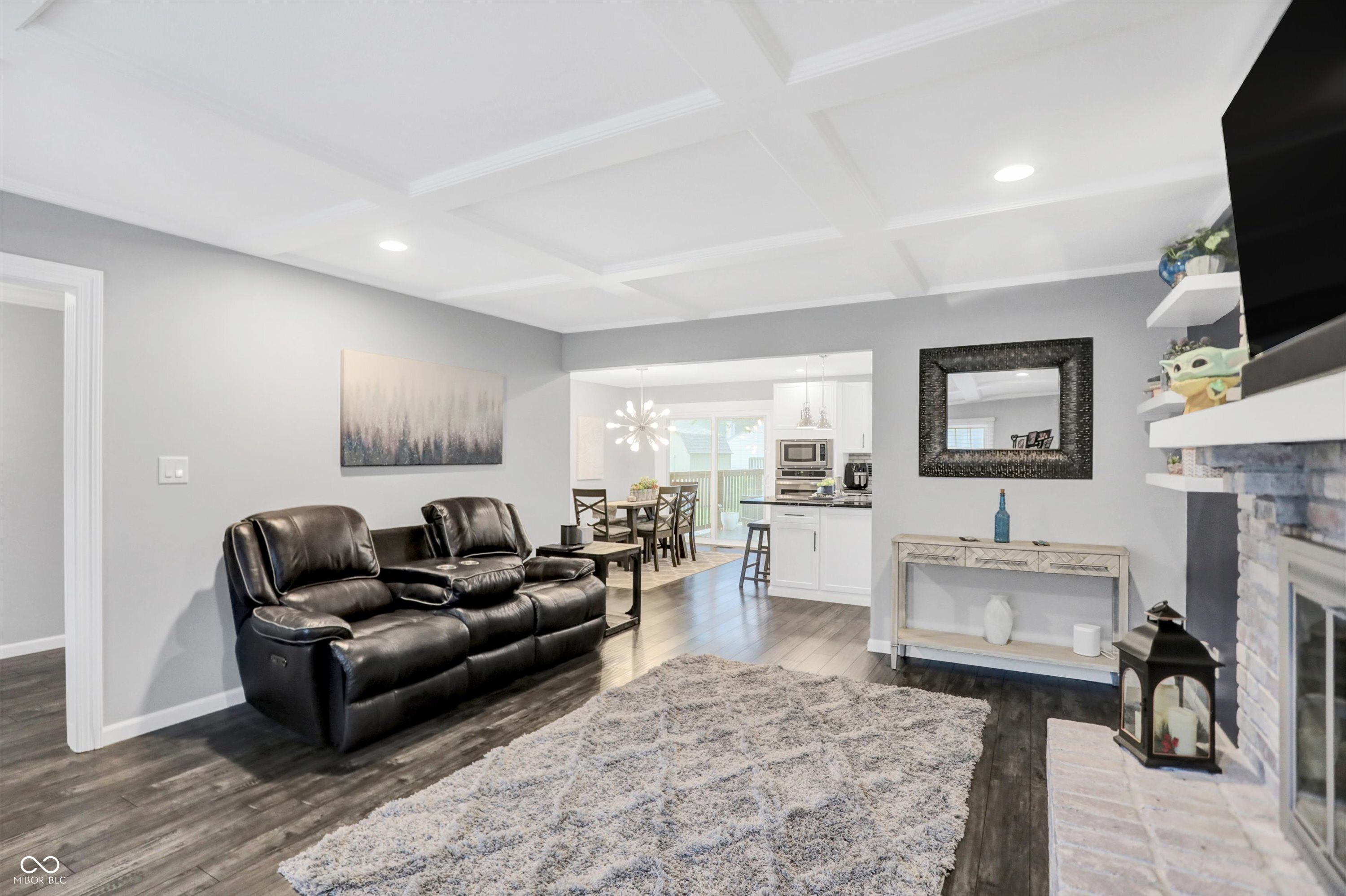 715 Queenswood Drive