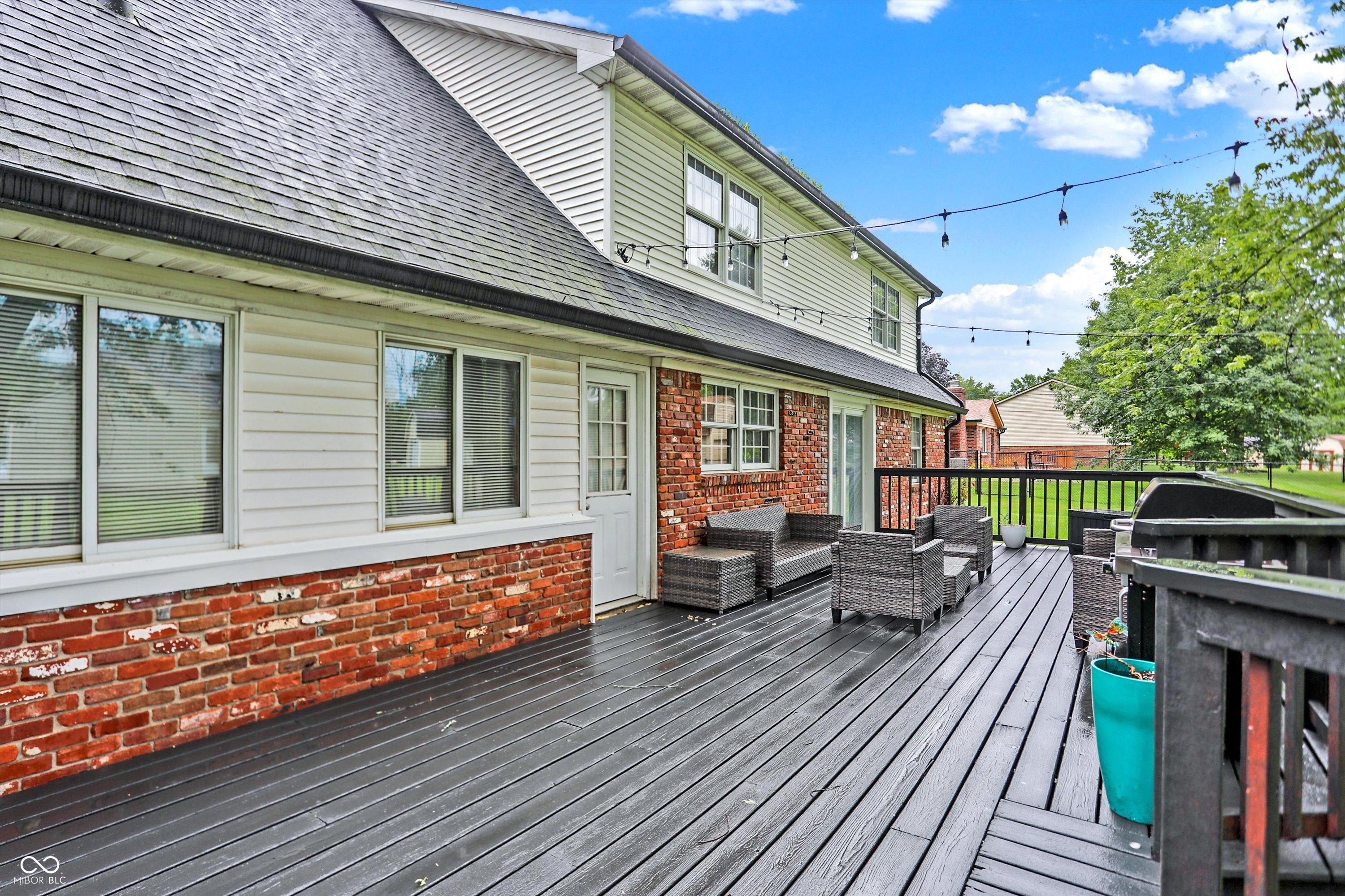 715 Queenswood Drive