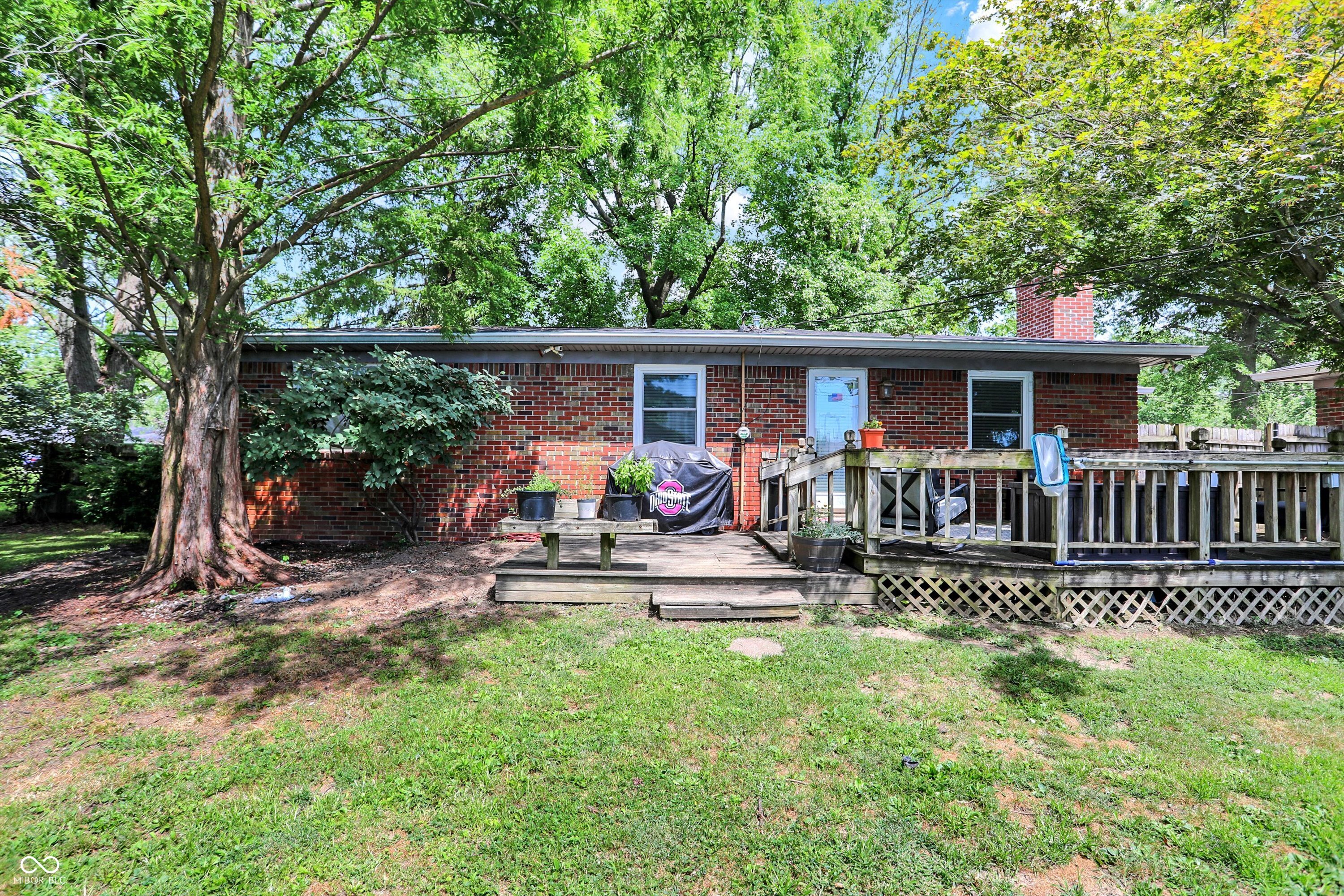 8046 Meadow Lane
