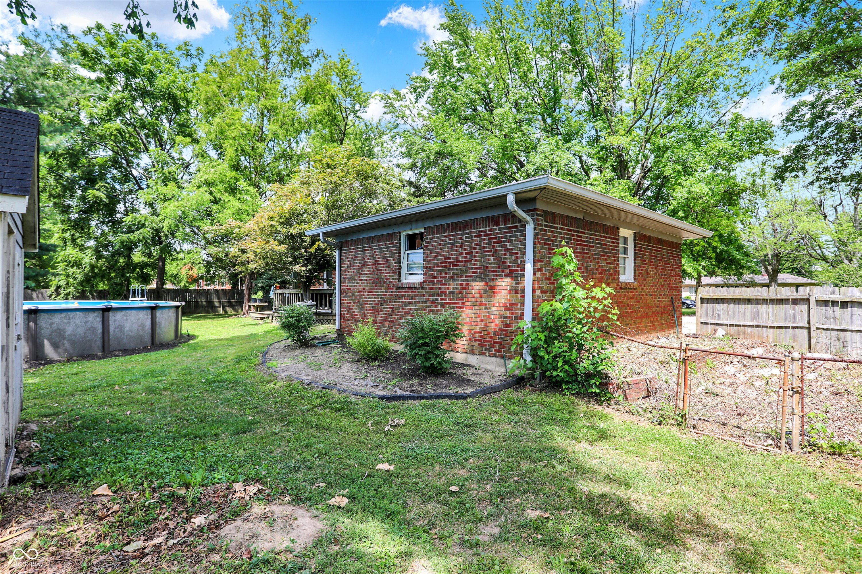 8046 Meadow Lane