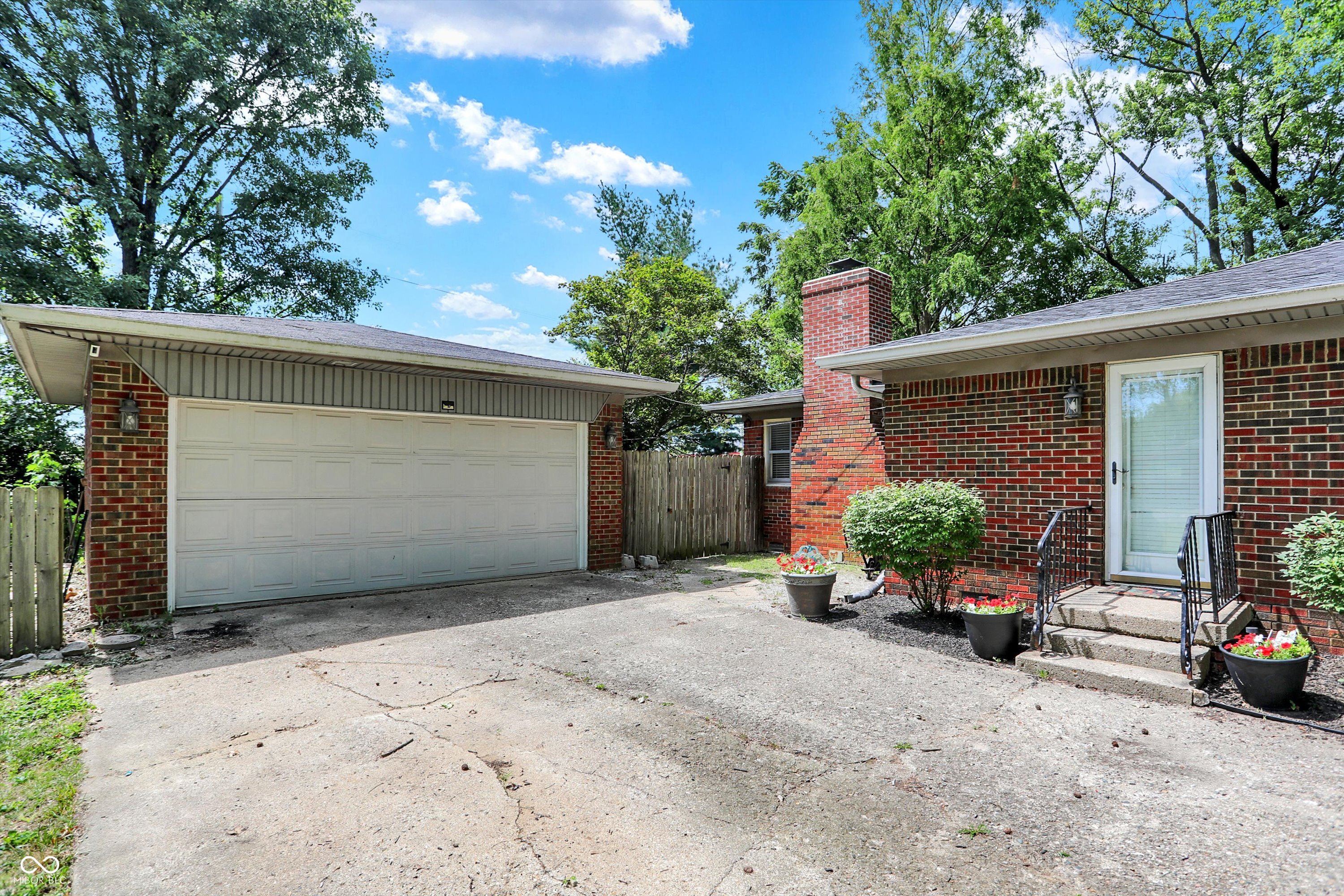 8046 Meadow Lane