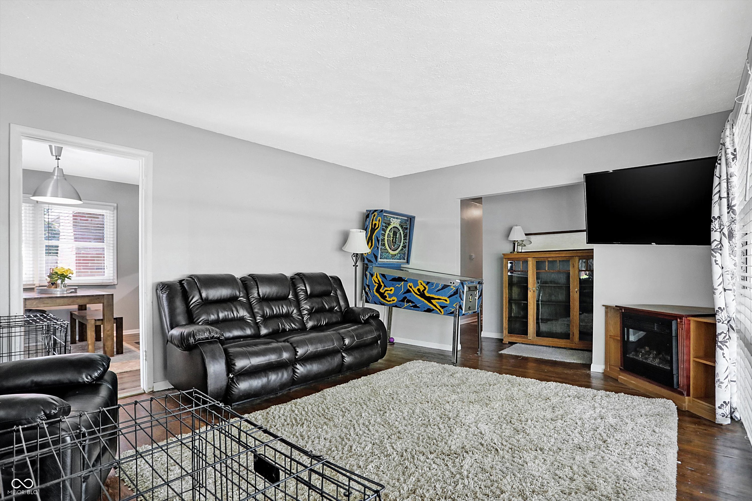 8046 Meadow Lane