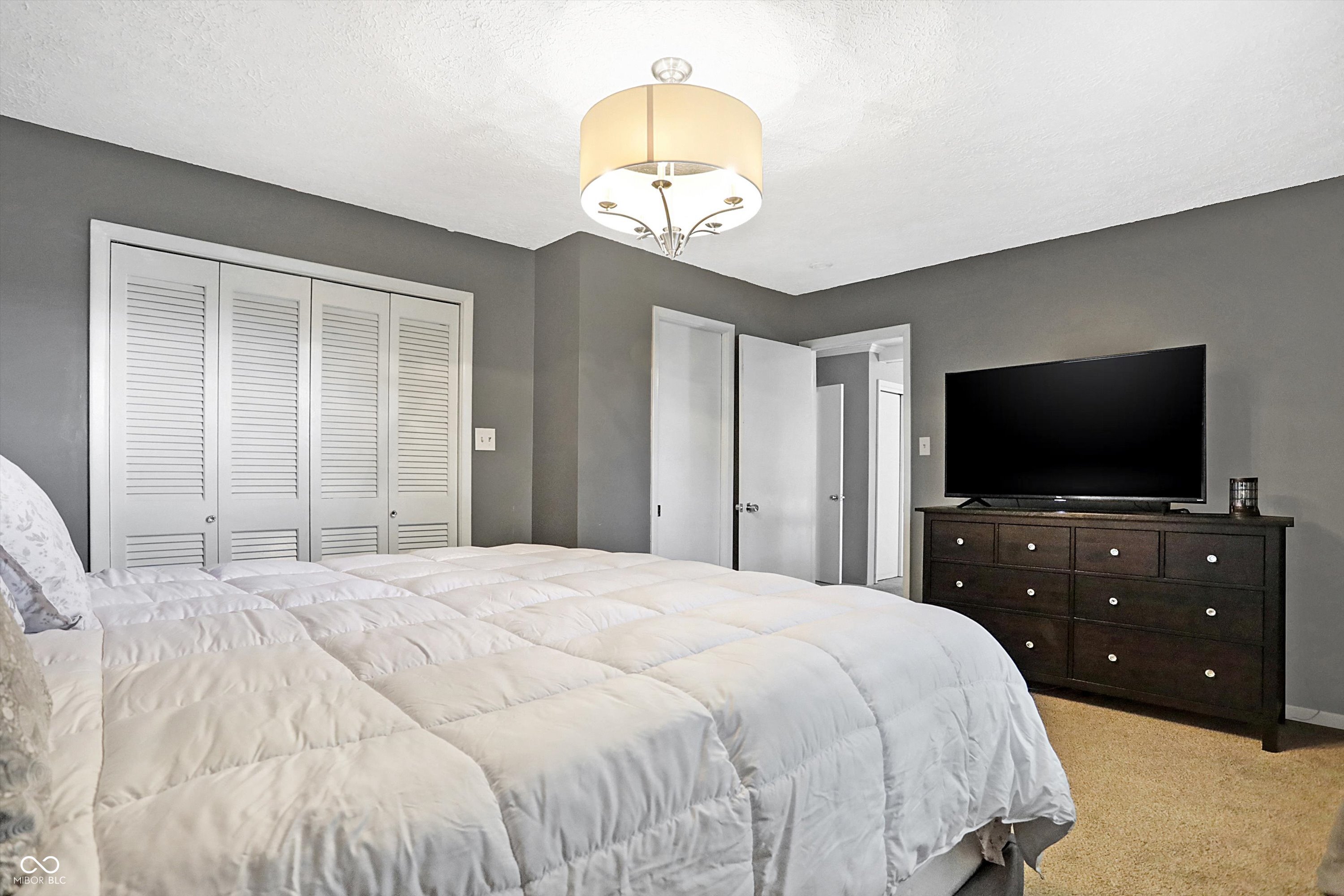 8046 Meadow Lane