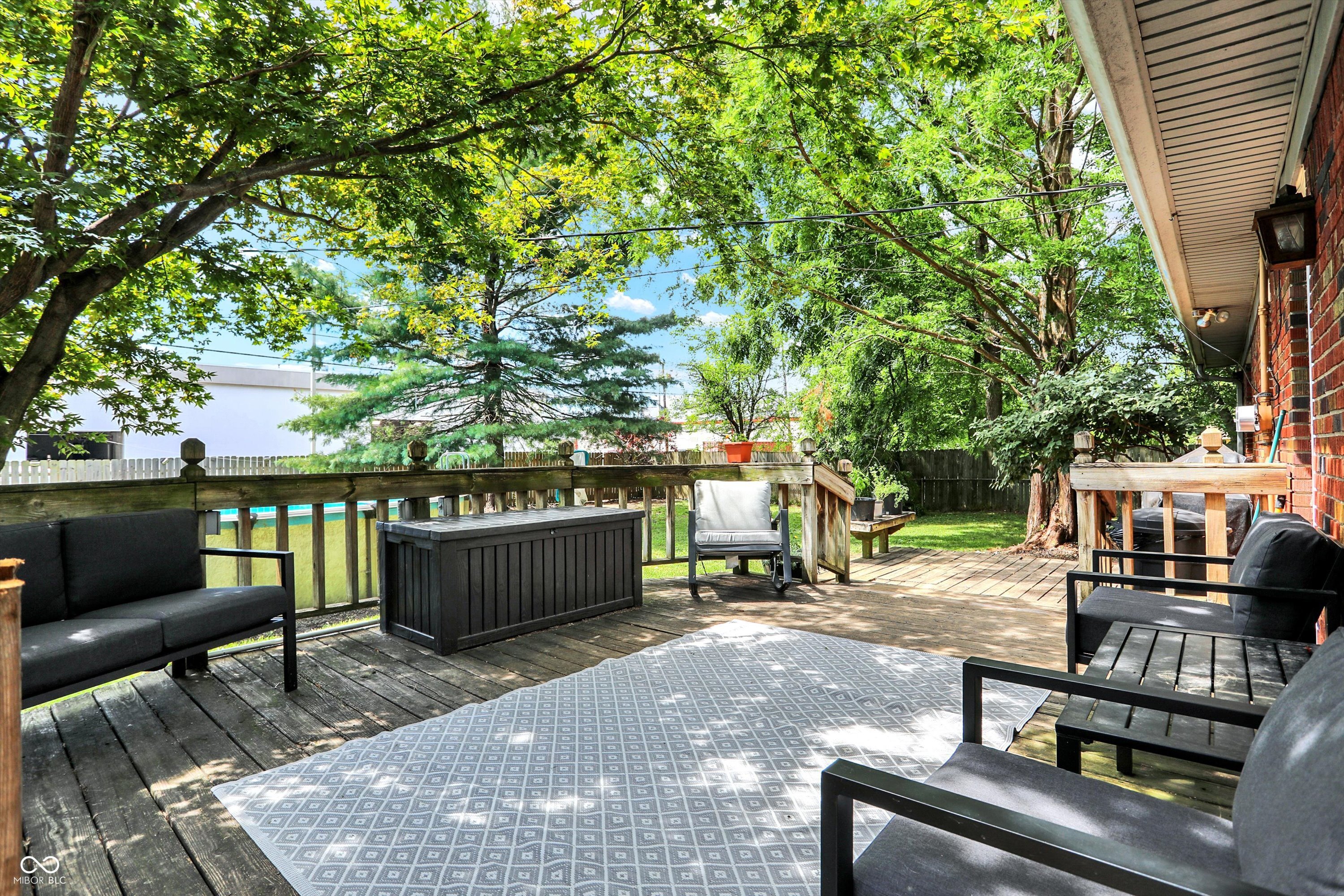 8046 Meadow Lane