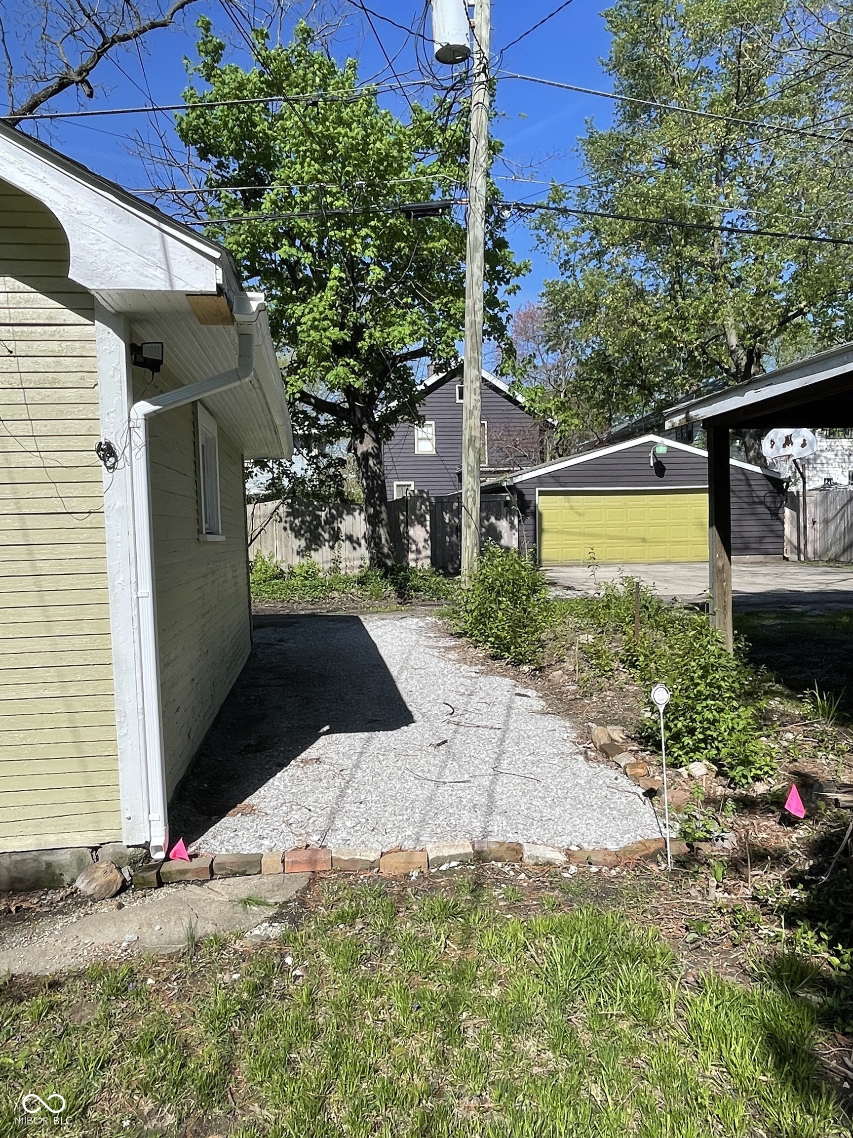 338 Lesley Avenue