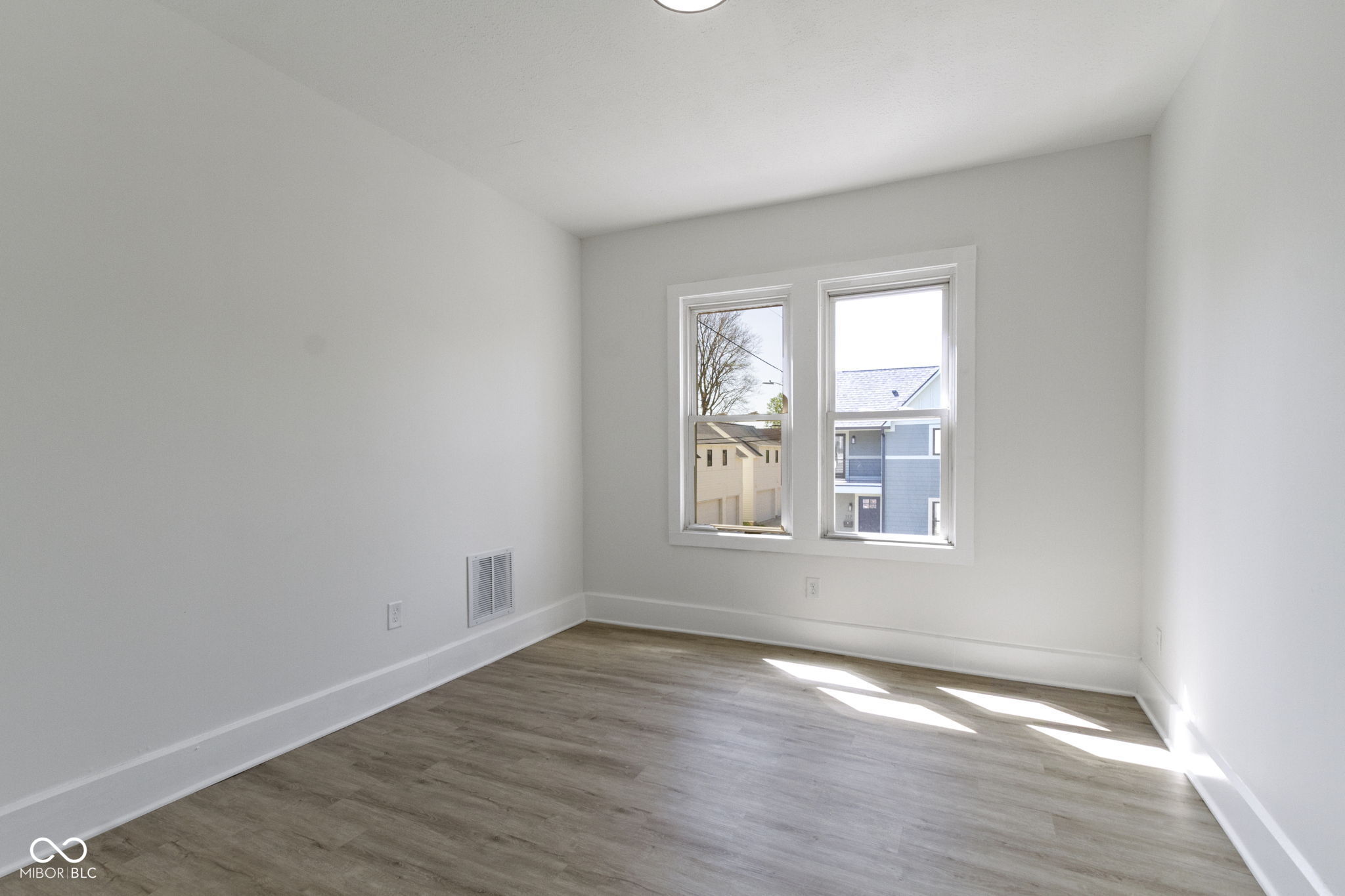 716 E 27th Street