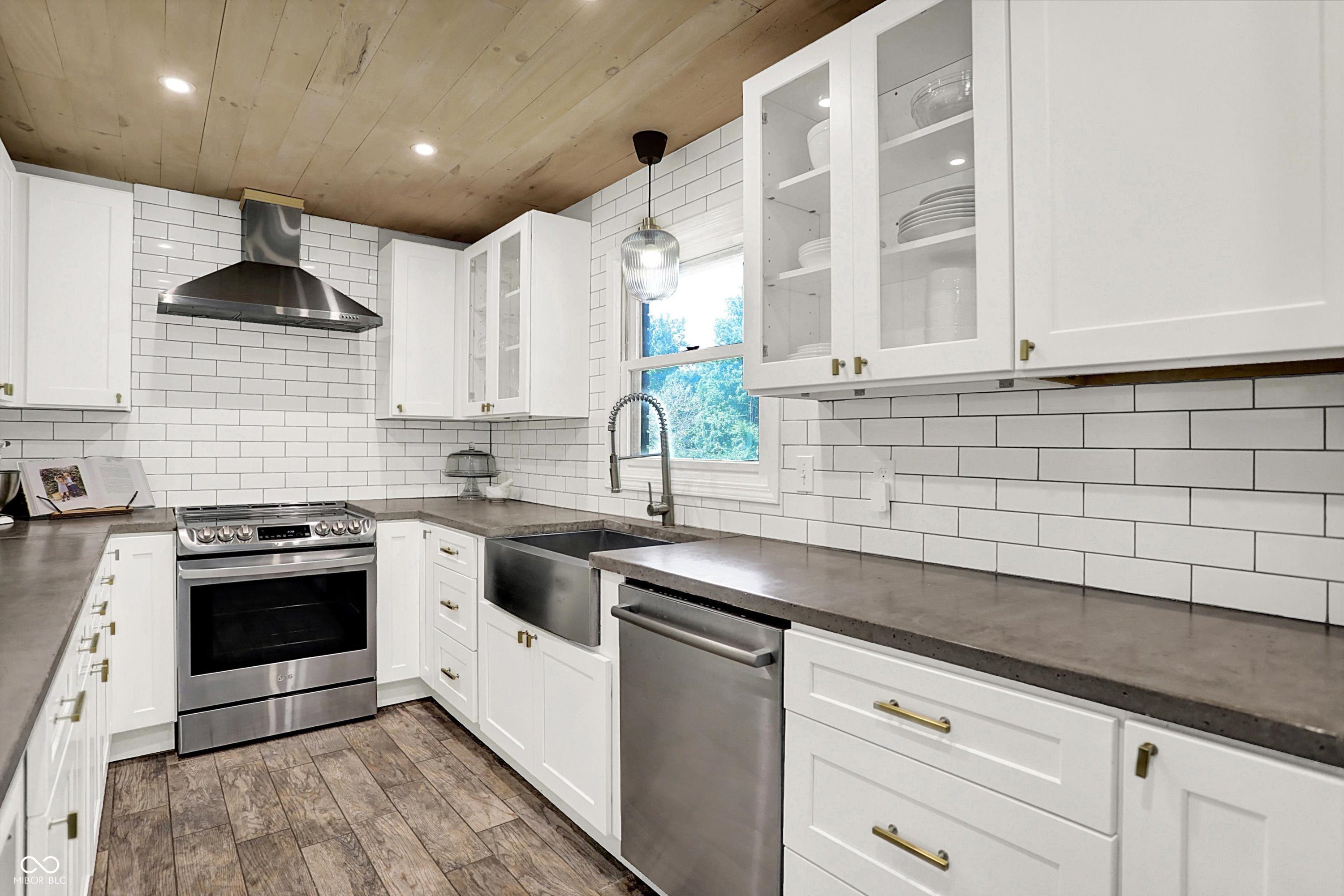 128 Dahlia Lane
