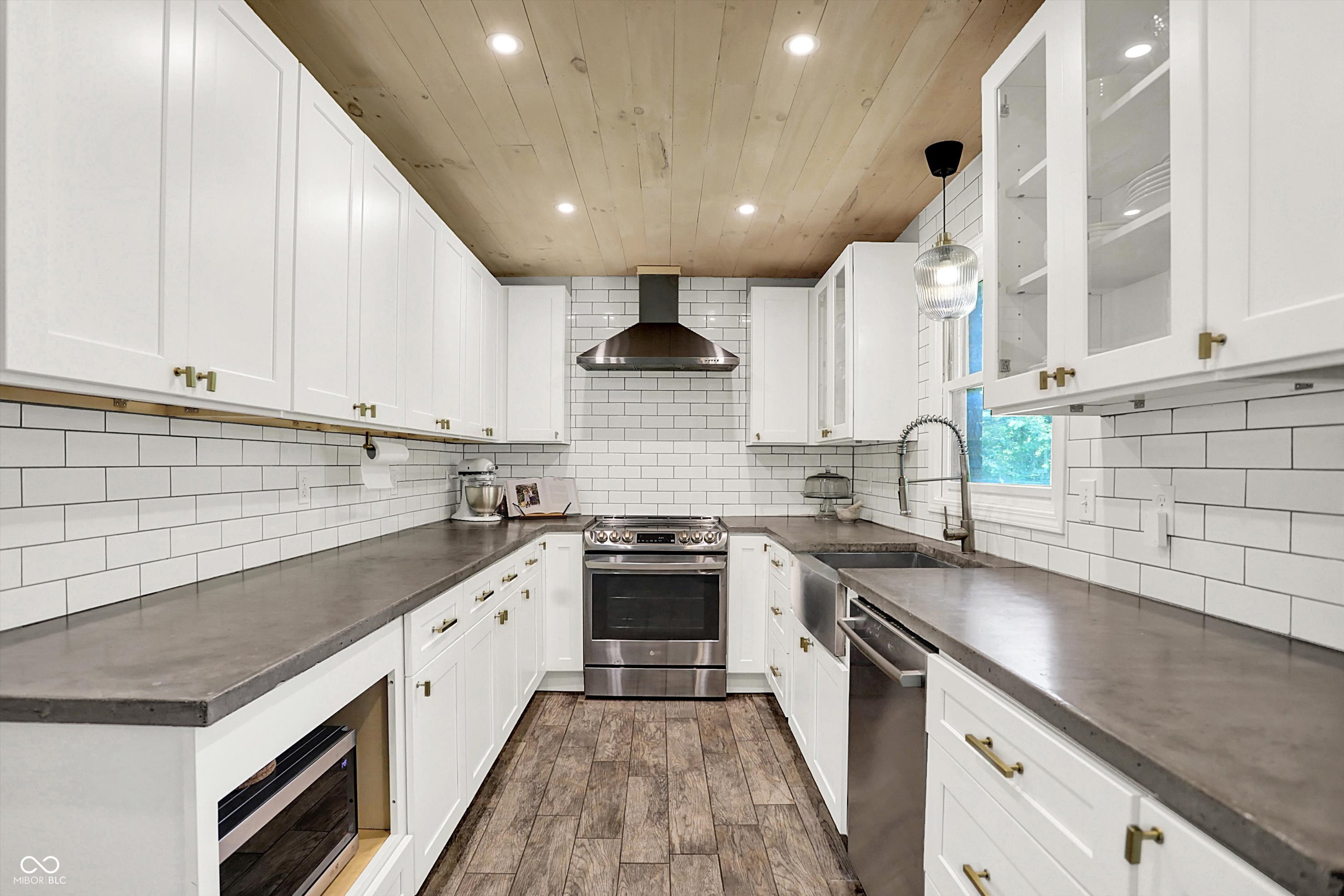 128 Dahlia Lane