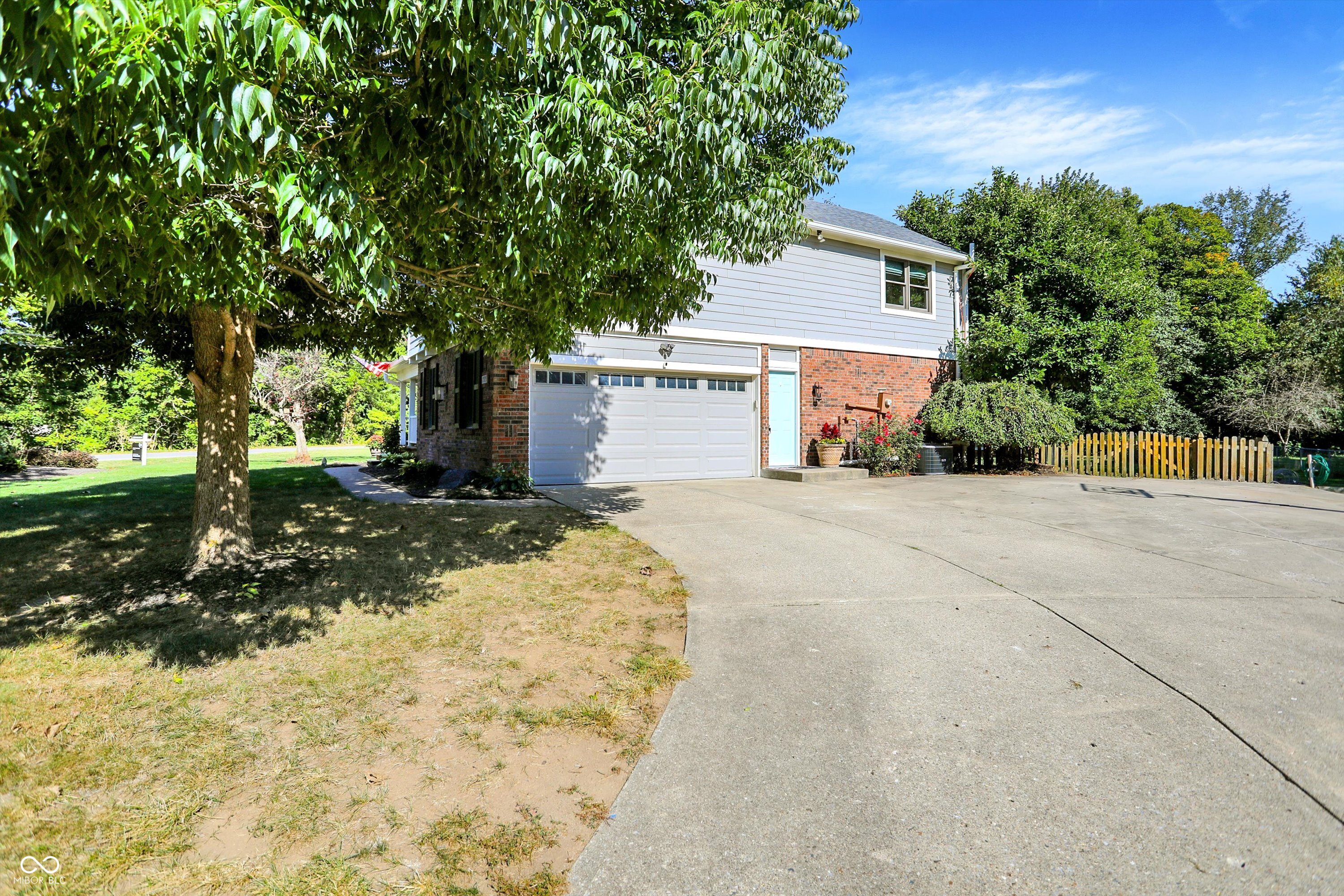 1703 S Crooked Lane