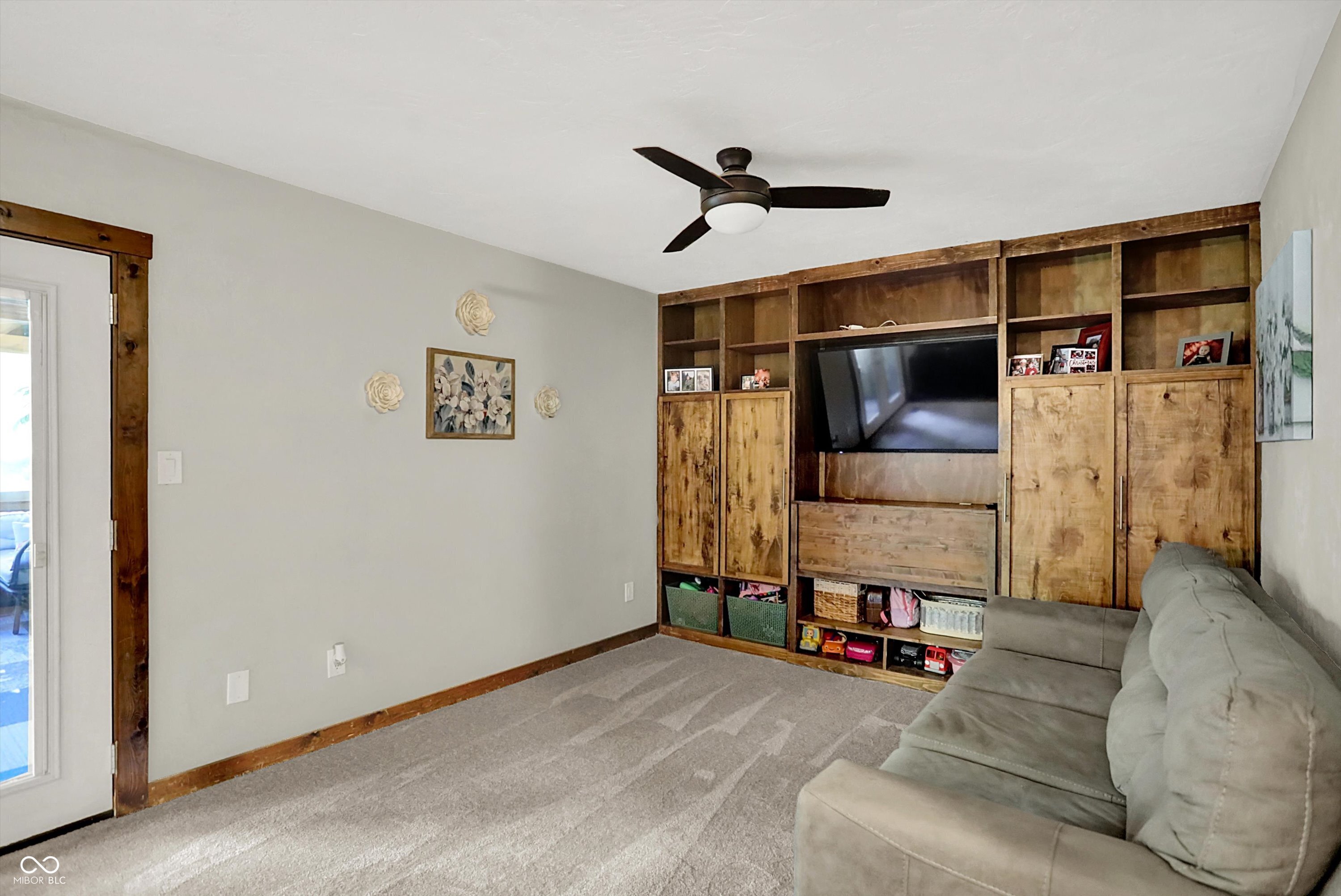 1703 S Crooked Lane