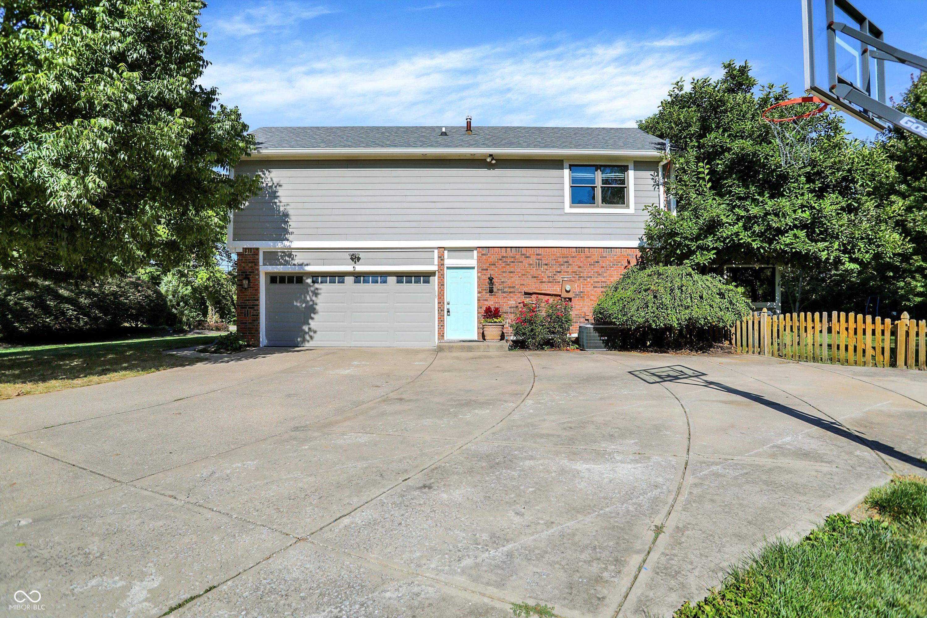 1703 S Crooked Lane