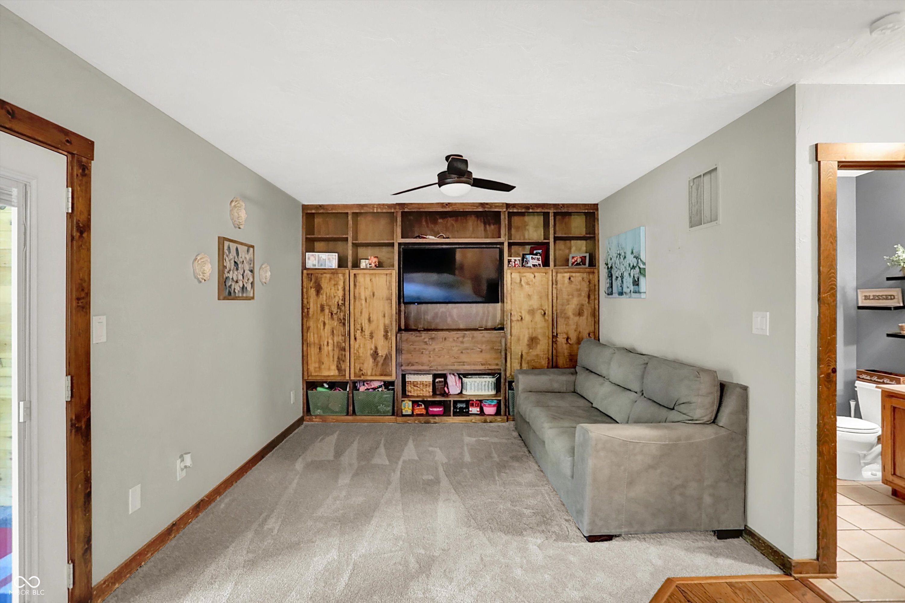 1703 S Crooked Lane