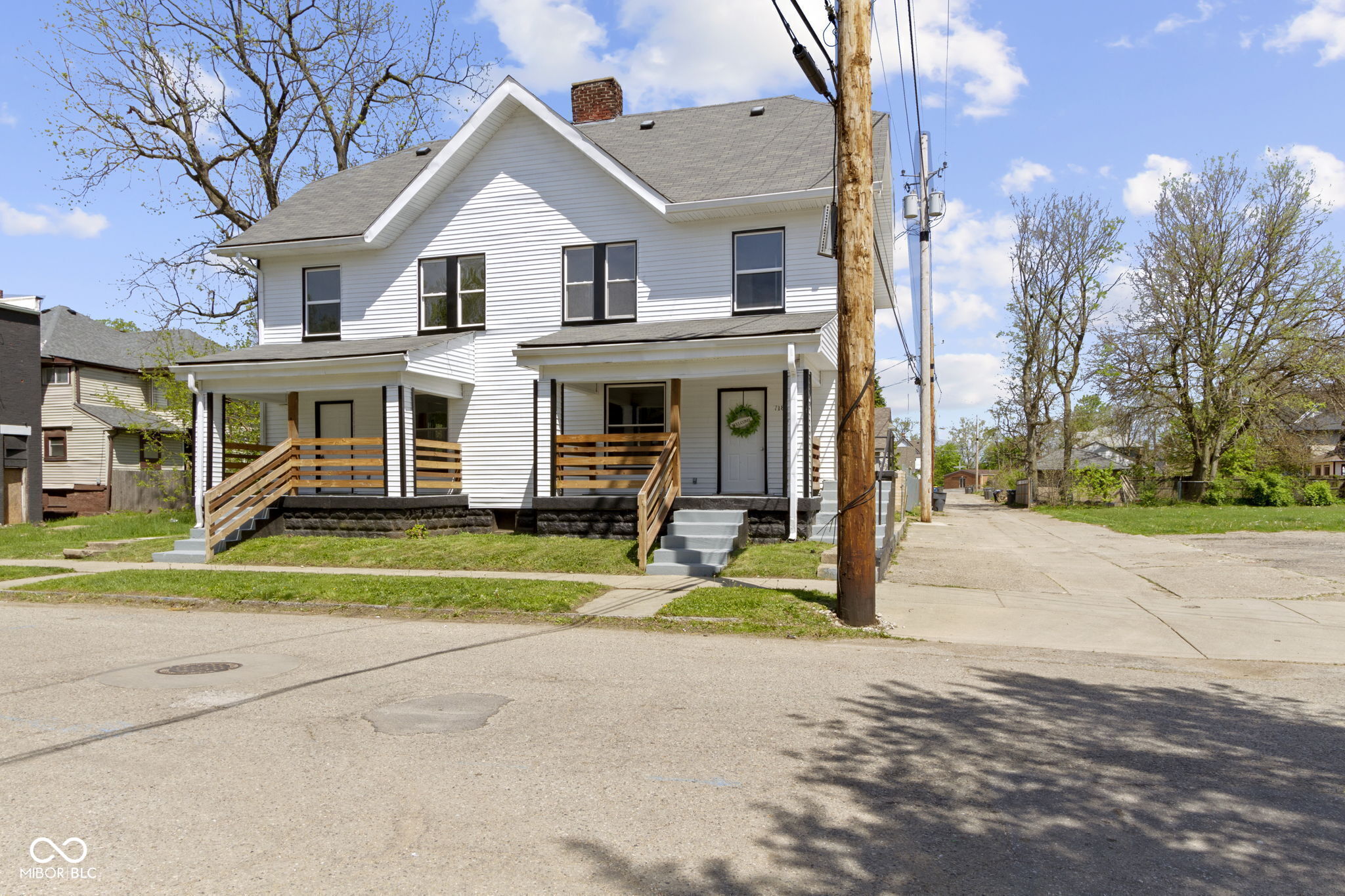718 E 27th Street