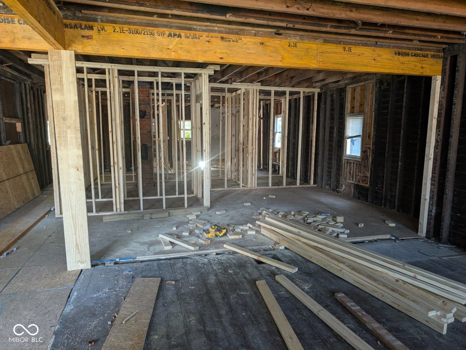 815 W 28th