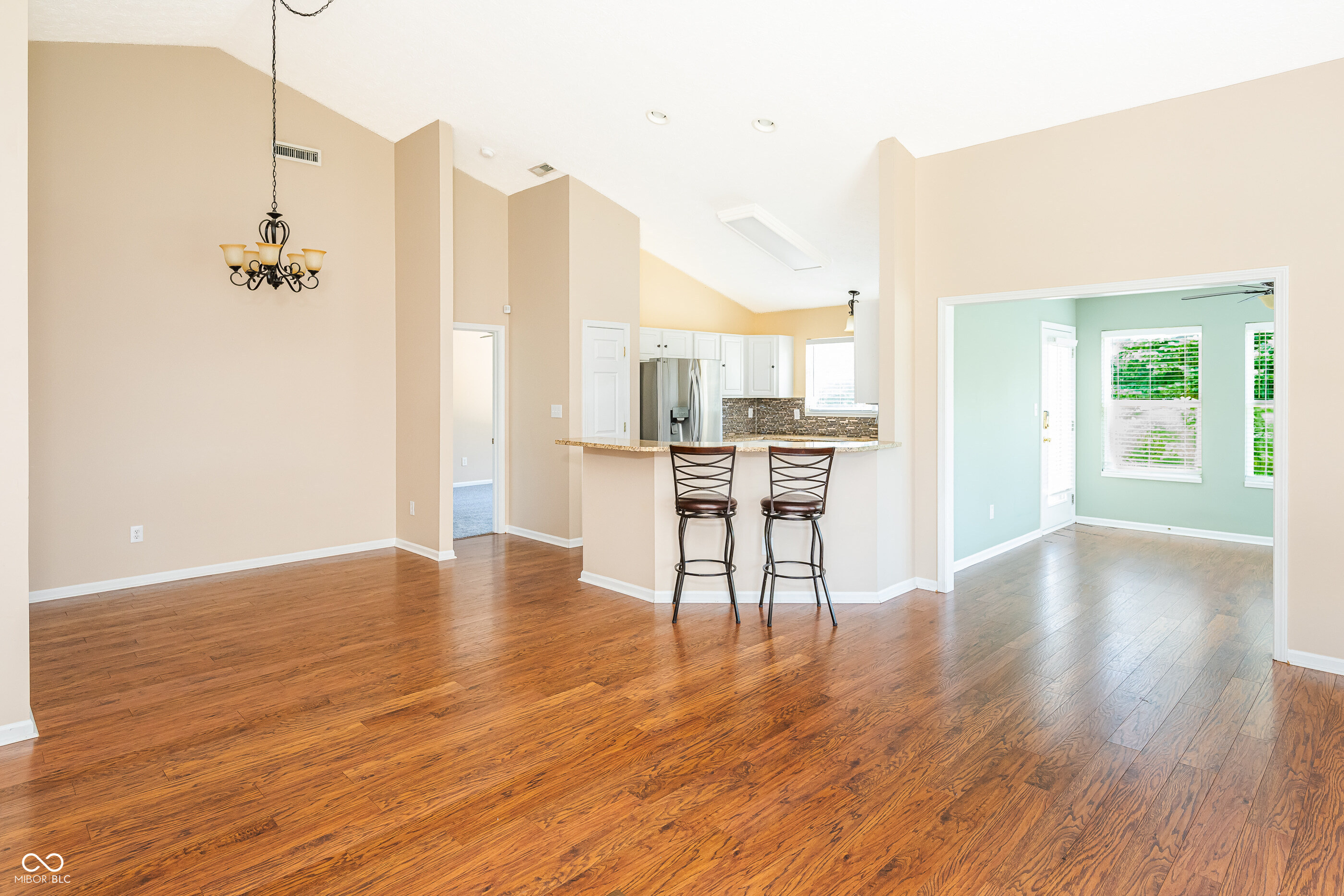 6471 E Edna Mills