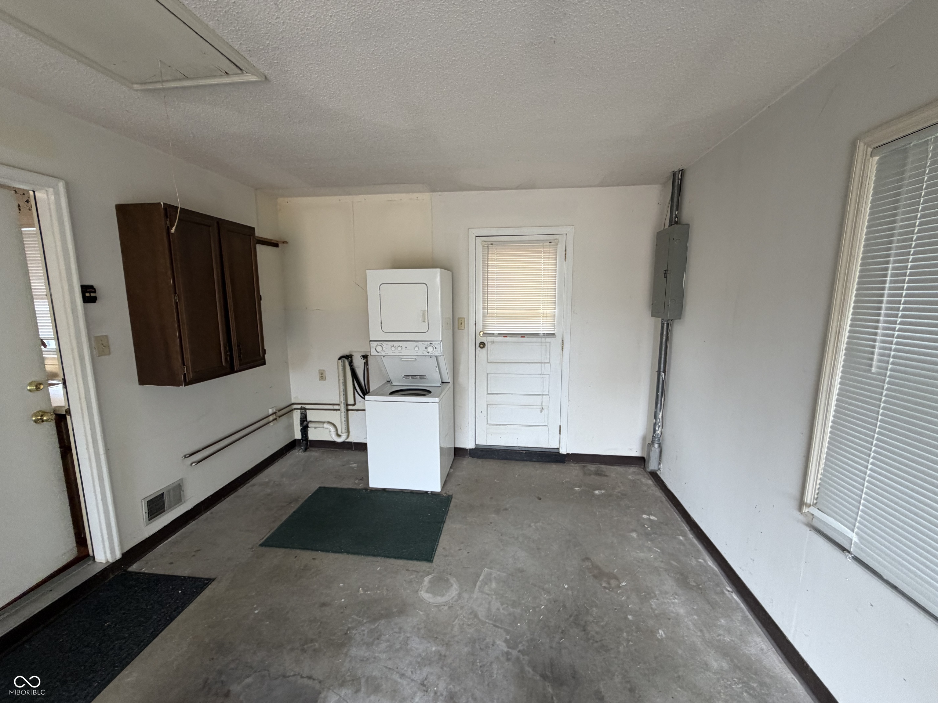 547 Francis Avenue Court