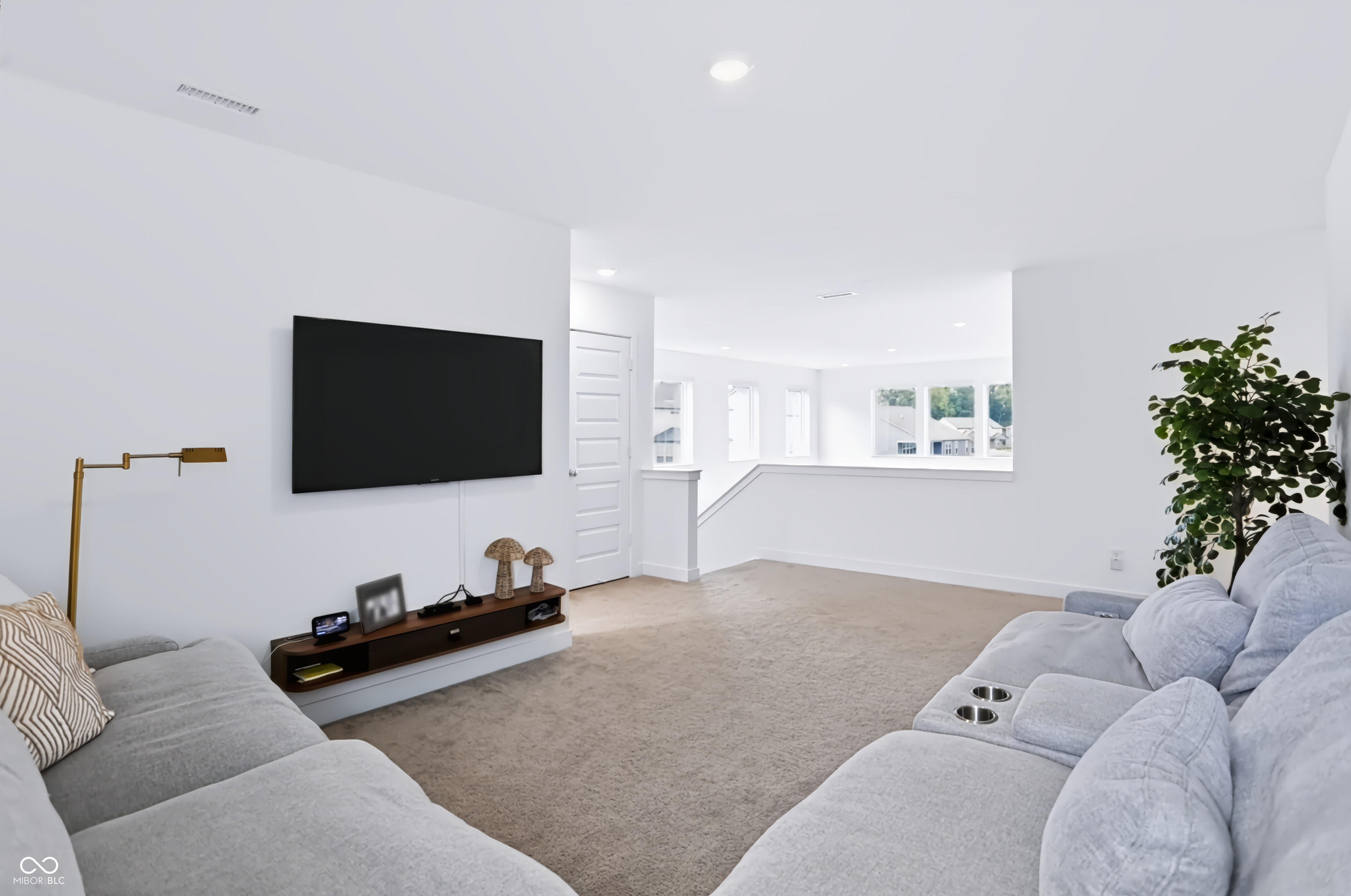 1228 Thornwood Drive
