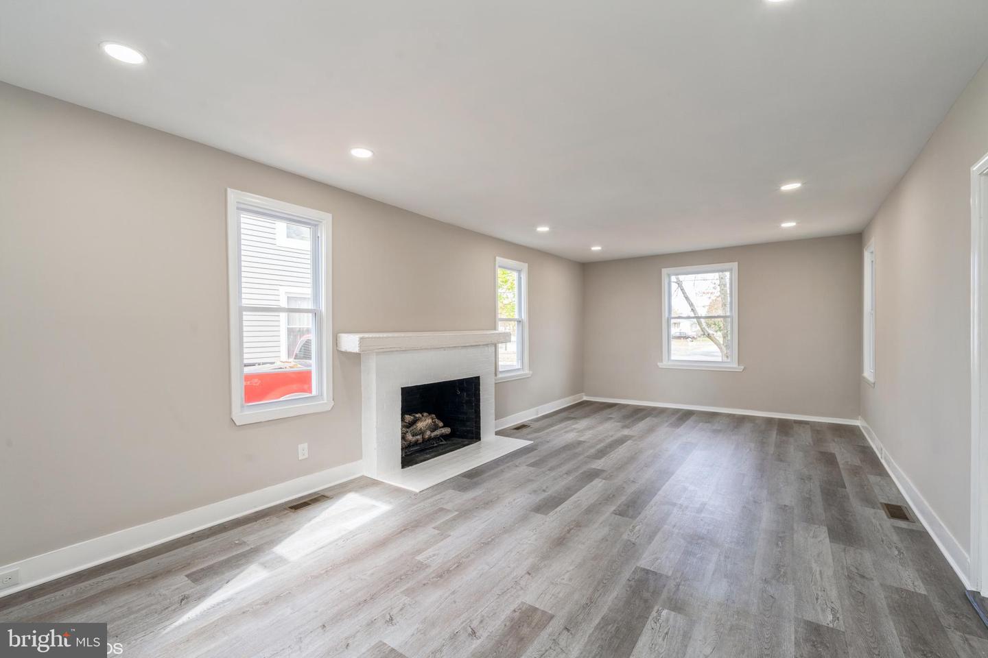 511 W Sunset Ave