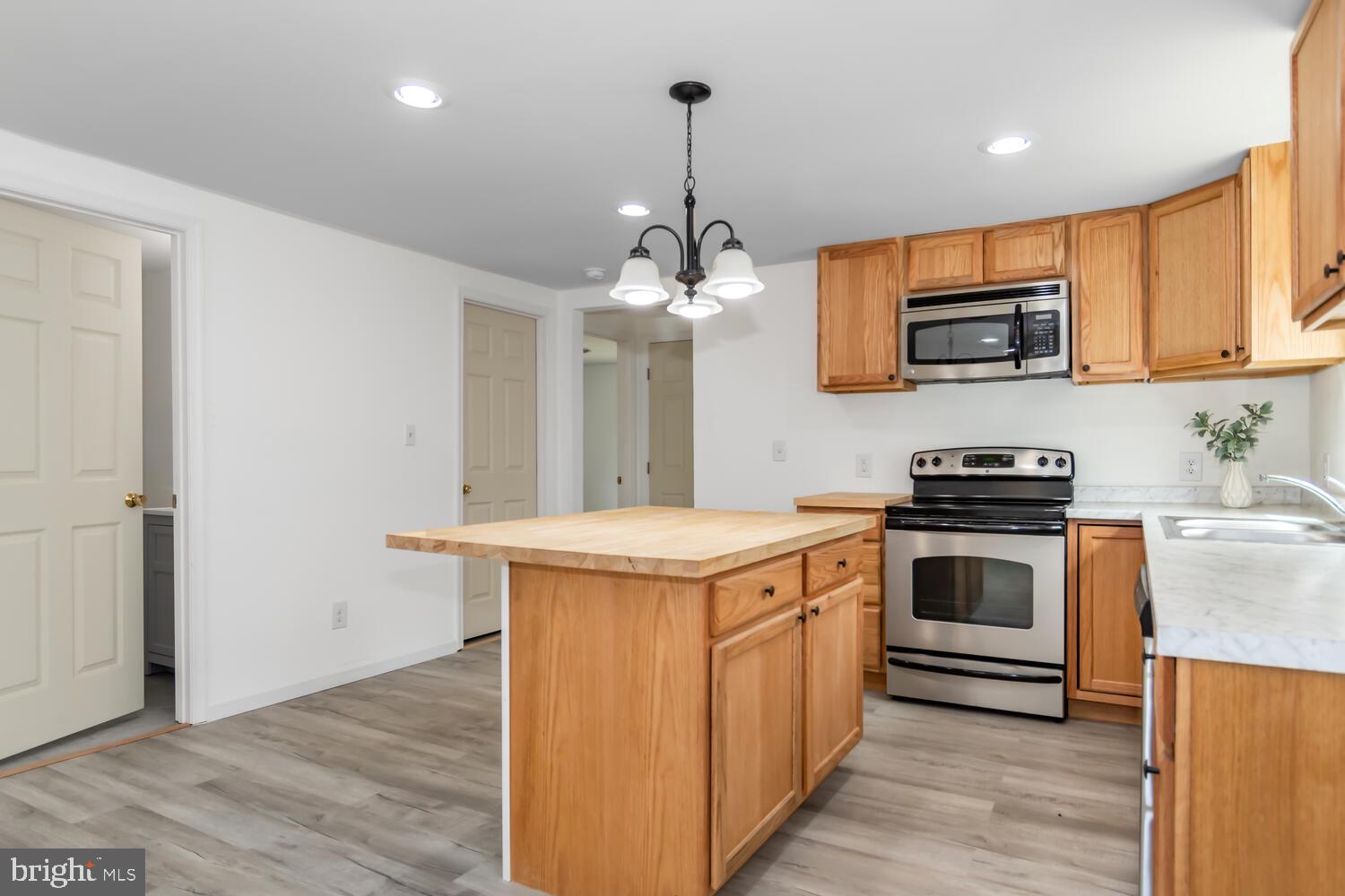 22506 Hillsboro Rd