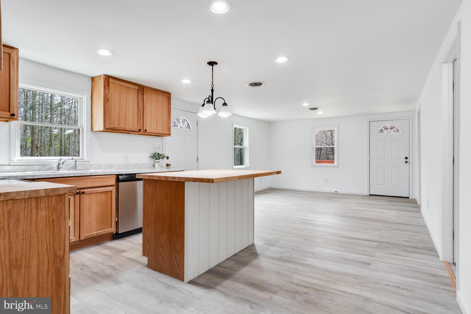 22506 Hillsboro Rd
