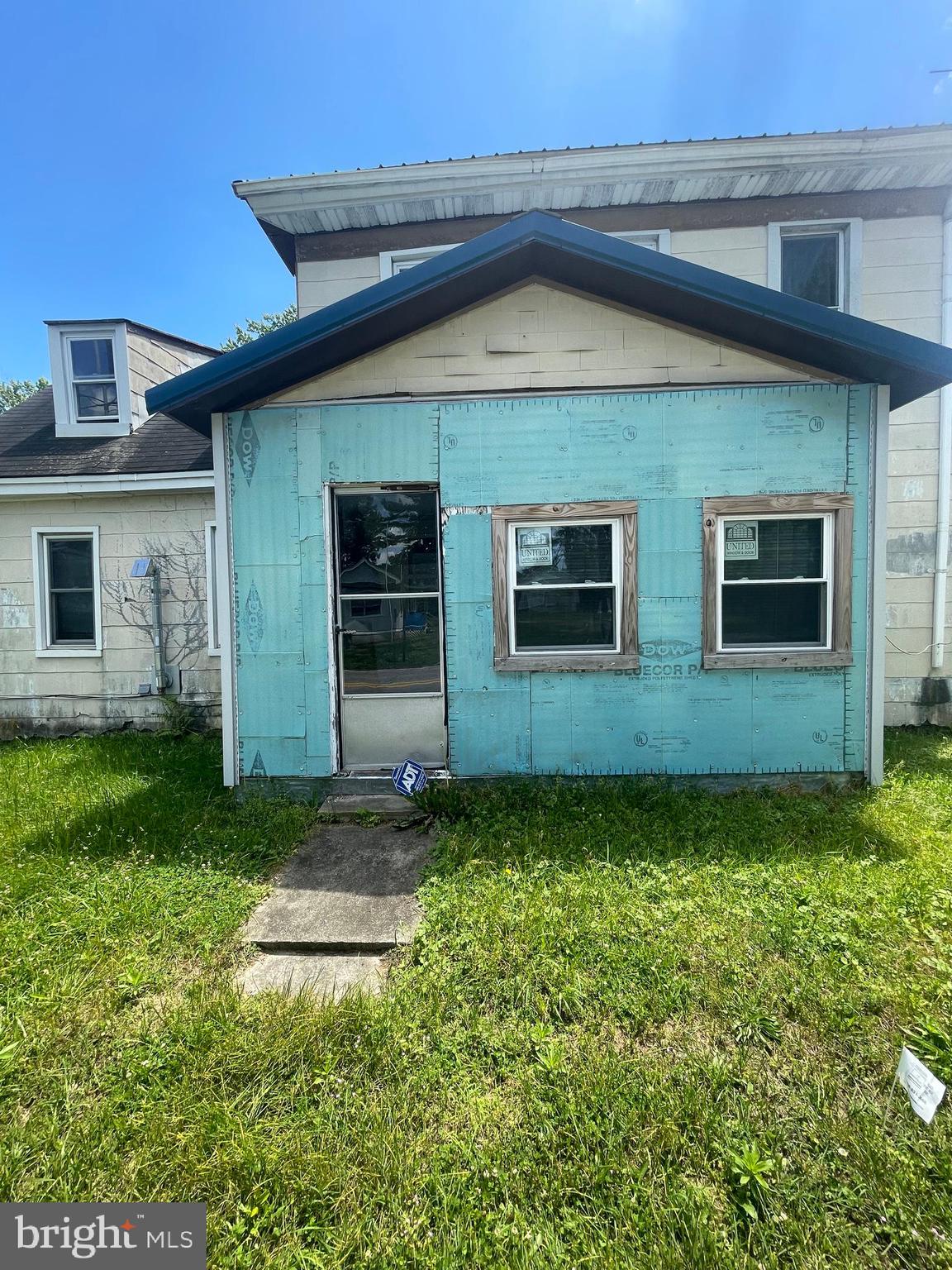 406 N Main St