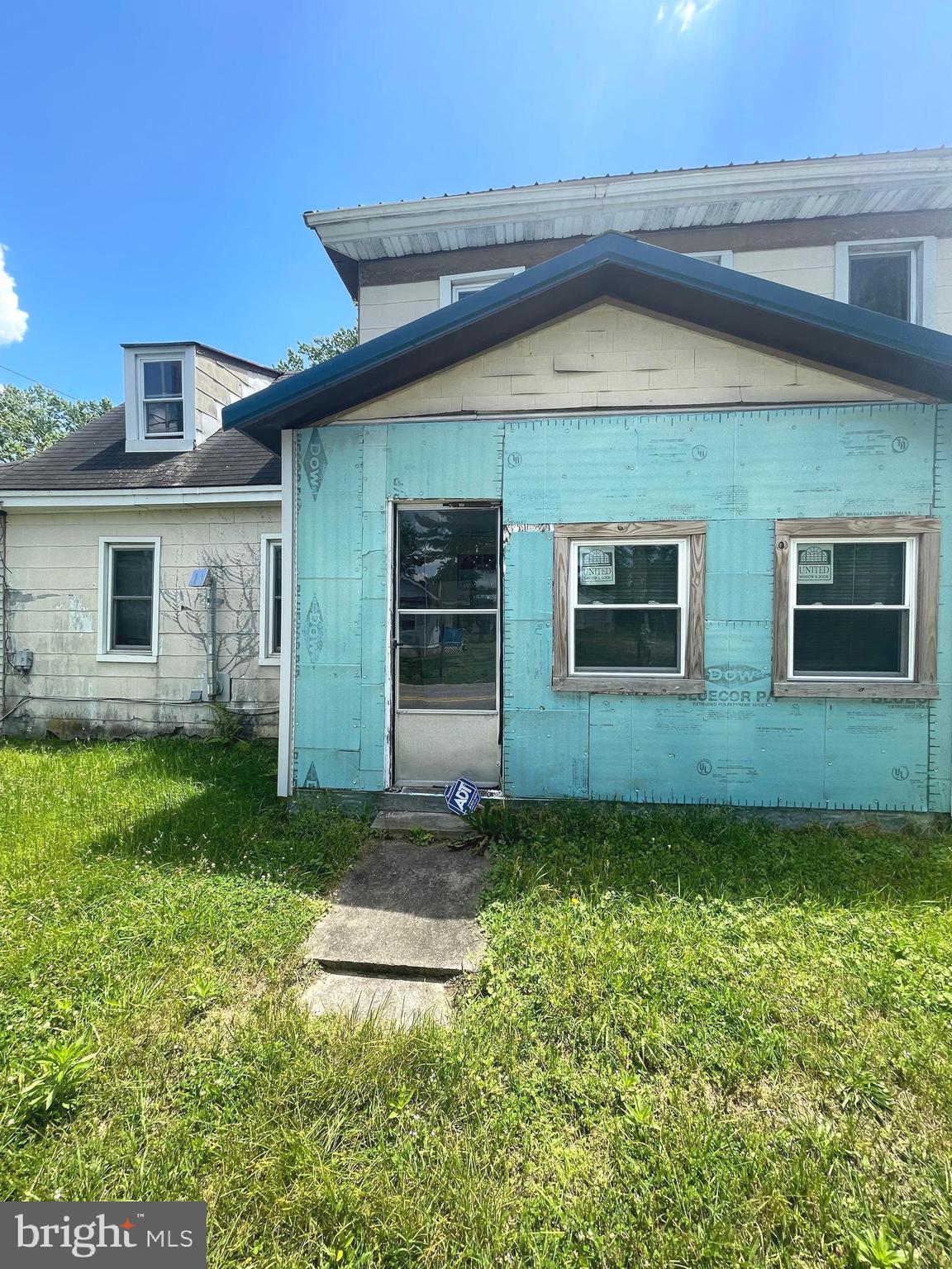 406 N Main St