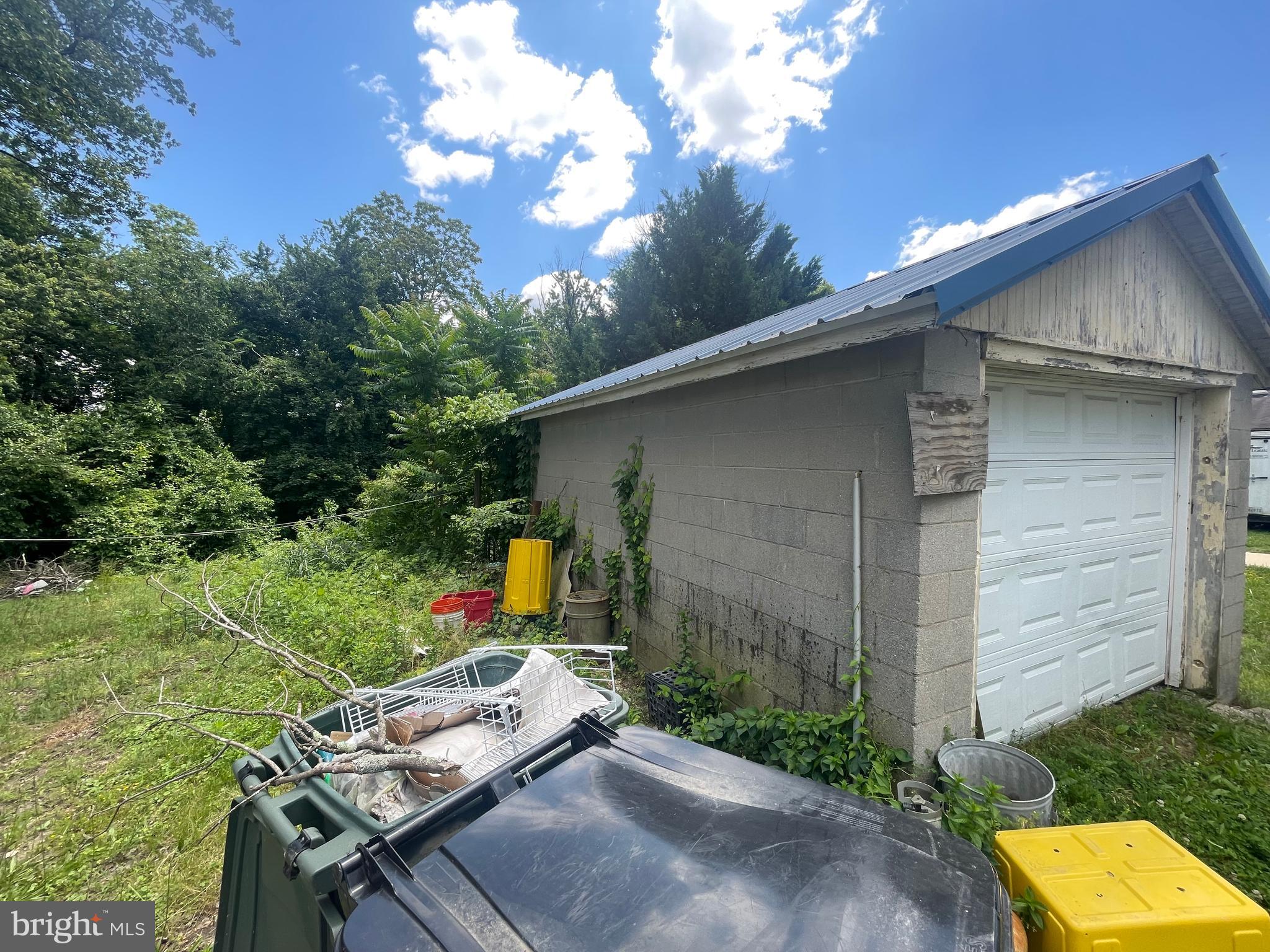 406 N Main St