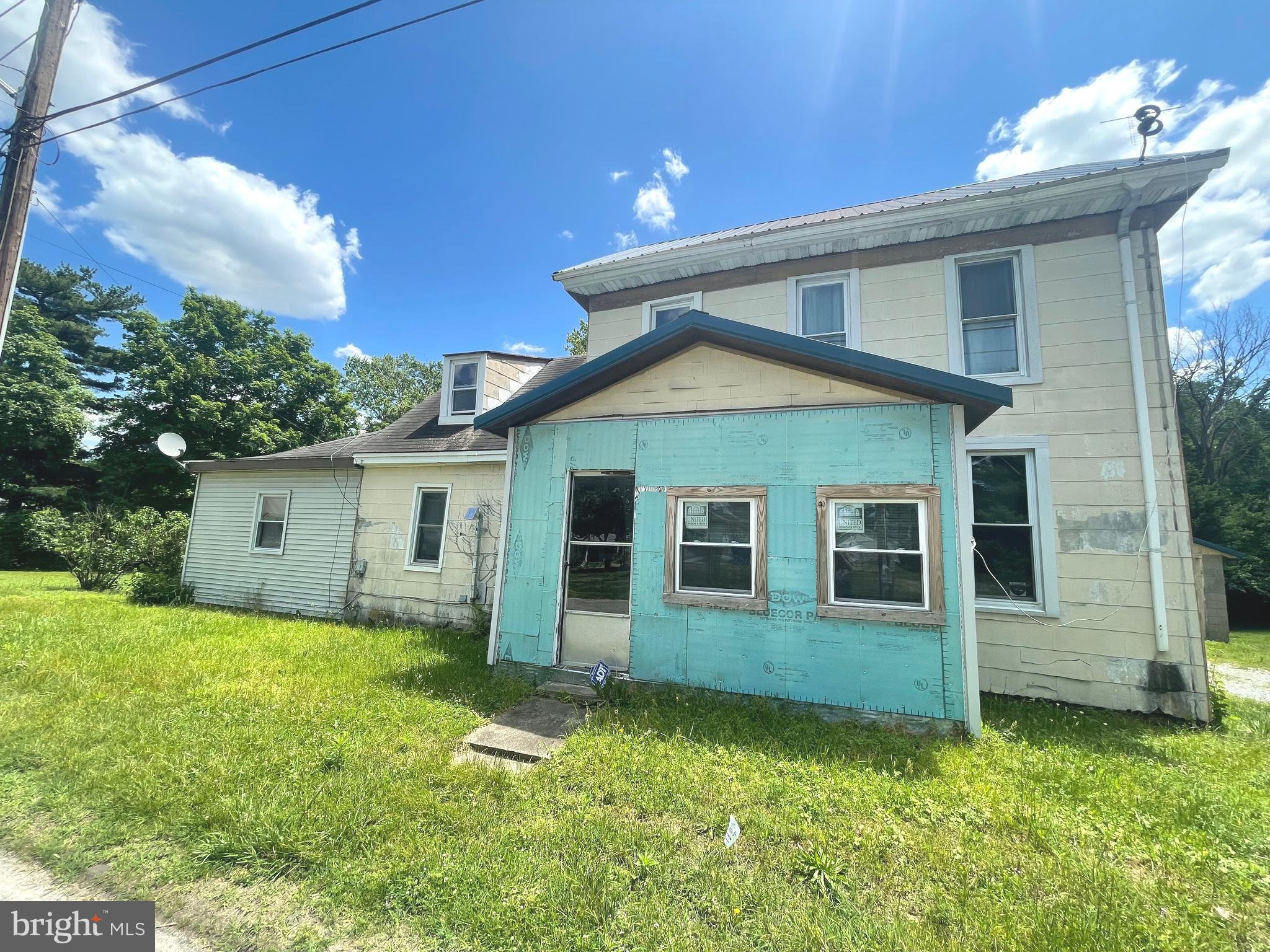 406 N Main St