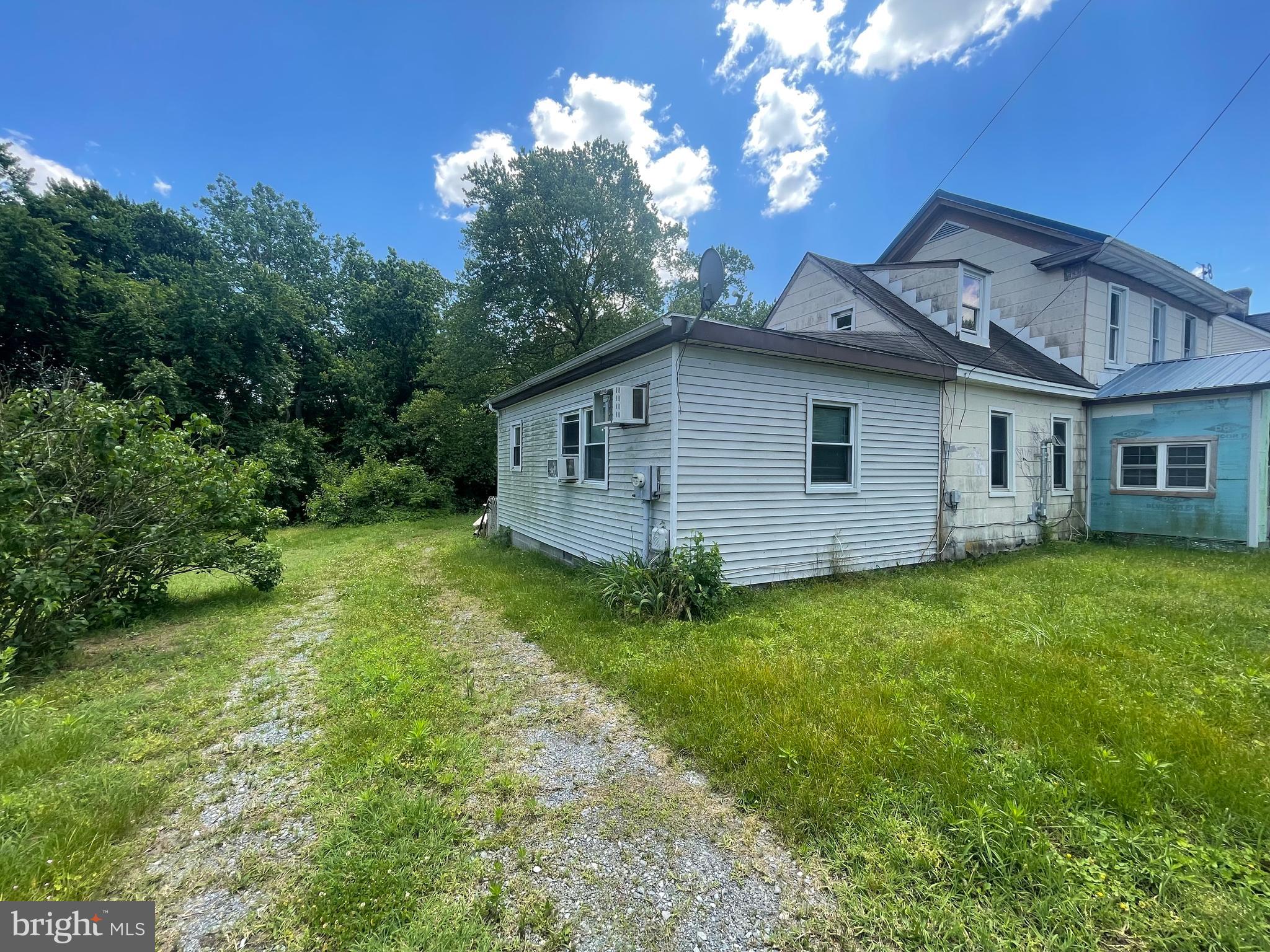 406 N Main St