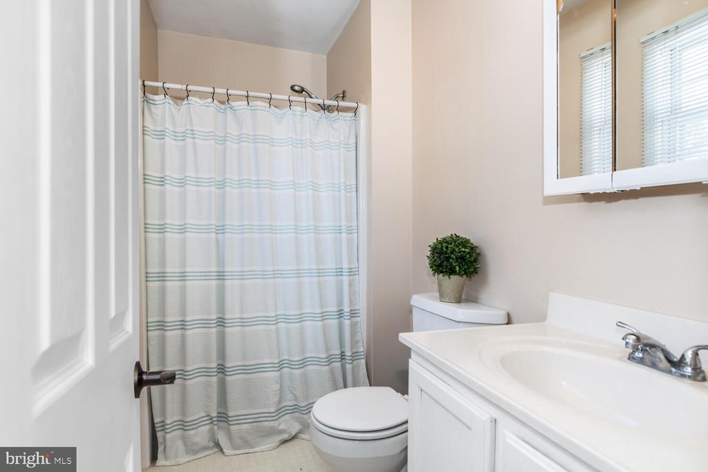 3 Oak St