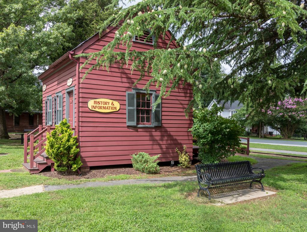 3 Oak St