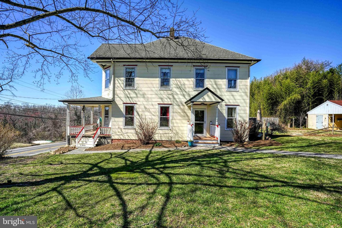 21954 Main St