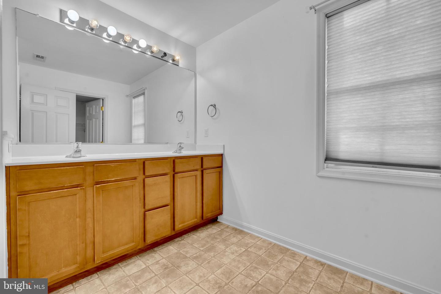 15 Ridgeway Dr