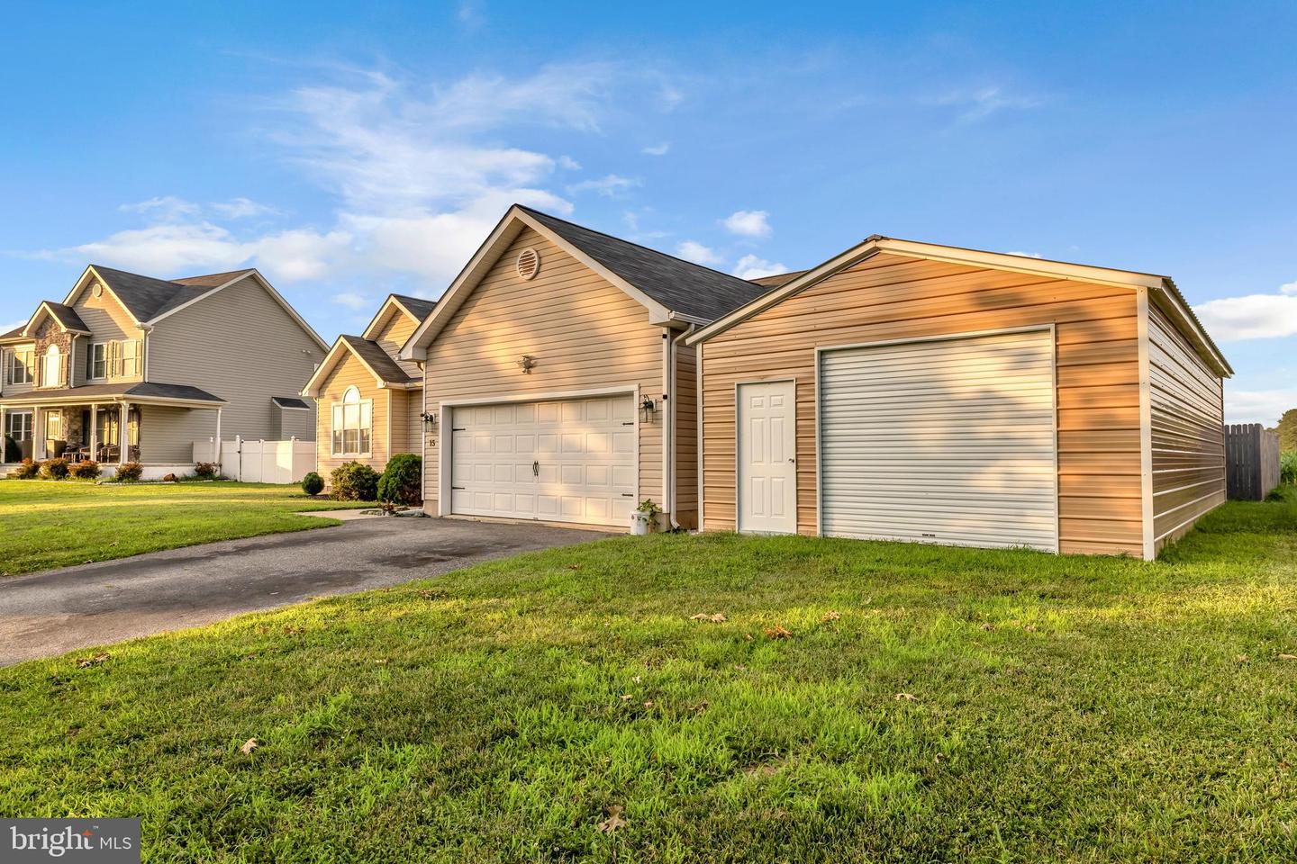 15 Ridgeway Dr