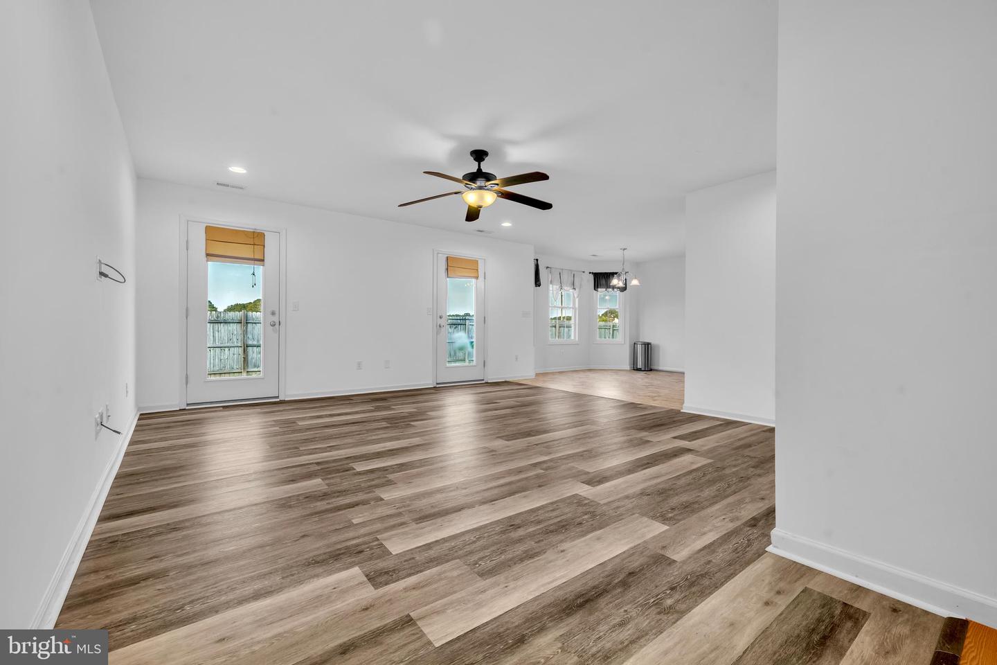 15 Ridgeway Dr