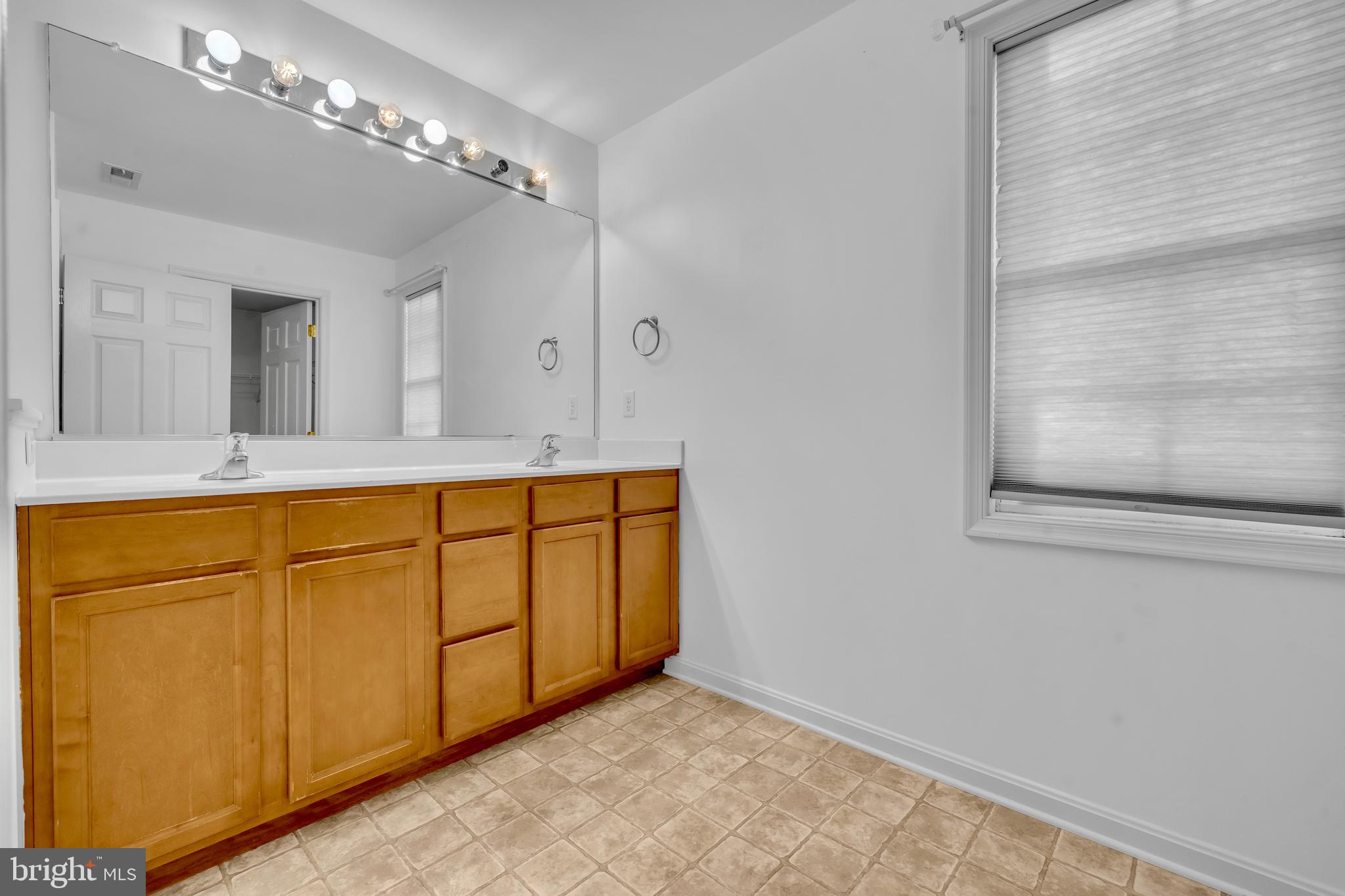15 Ridgeway Dr