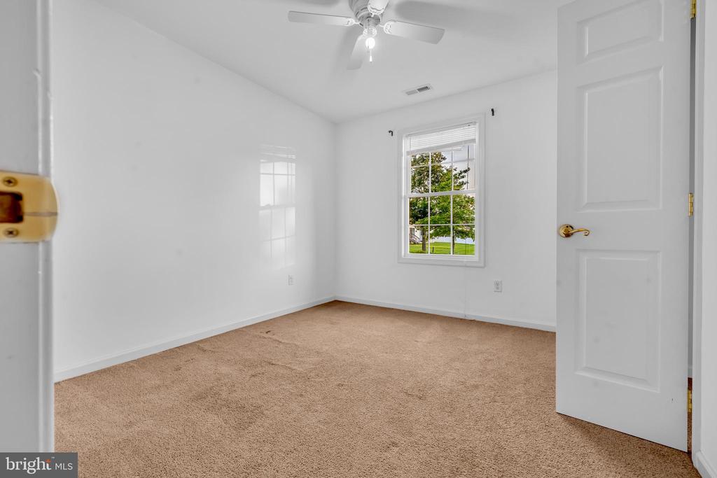 15 Ridgeway Dr