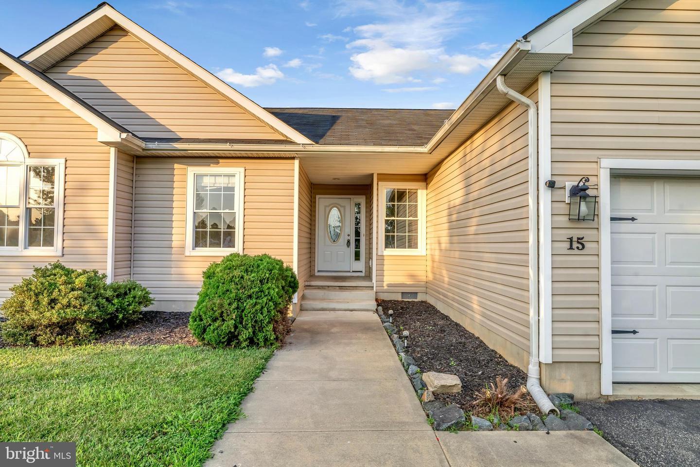 15 Ridgeway Dr